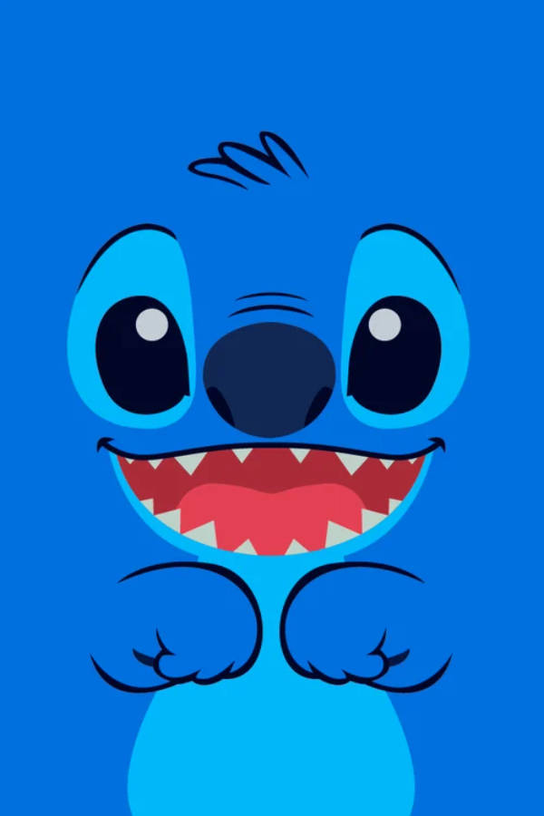 kawaii stitch 桌布 壁紙 — 一個開心的藍色卡通外星人，眼睛大大，咧嘴笑露出牙齒，背景是純藍色。