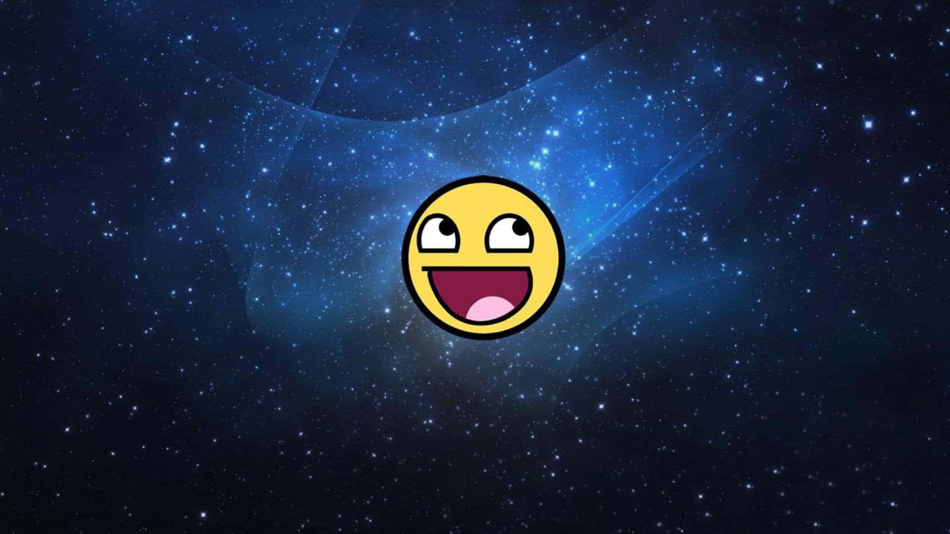表情符號 桌布 壁紙 — 一個開心的黃色表情符號，有大眼睛和燦爛笑容，漂浮在深藍色的星空宇宙背景上。