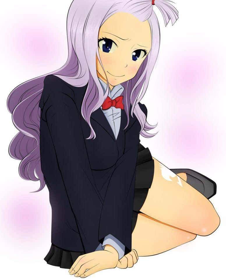 Mirajane Strauss 桌布 壁紙 — 一個開朗的動漫女孩，擁有薰衣草色頭髮和藍色眼睛，穿著帶有紅色蝴蝶結的校服，盤腿而坐。
