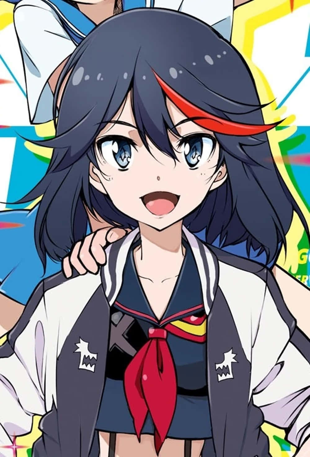 ryuko matoi 桌布 壁紙 — 一個開朗的動漫女孩，深色頭髮帶有紅色挑染，穿著色彩繽紛的校服，在充滿活力的抽象背景前燦爛微笑。