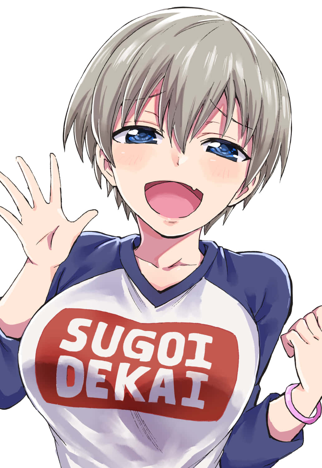 Uzaki Chan 桌布 壁紙 — 一個開朗的動漫女孩，留著灰色短髮和藍色眼睛，穿著印有「SUGOI DEKAI」字樣的襯衫，熱情地揮手。