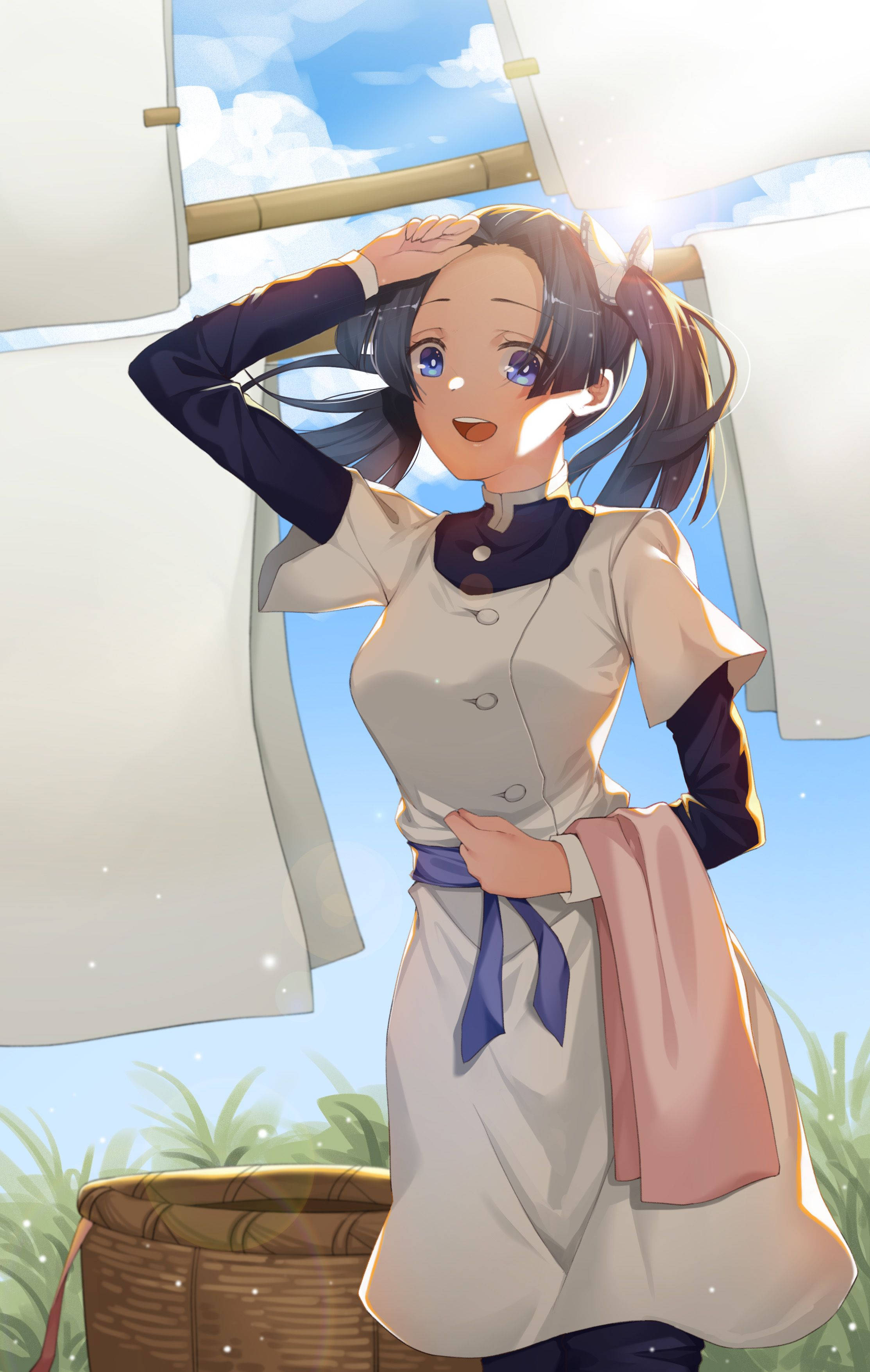 aoi kanzaki 桌布 壁紙 — 一個開朗的動漫女孩，藍眼睛黑頭髮，在明亮的陽光下微笑著整理頭髮，附近掛著洗好的衣物。
