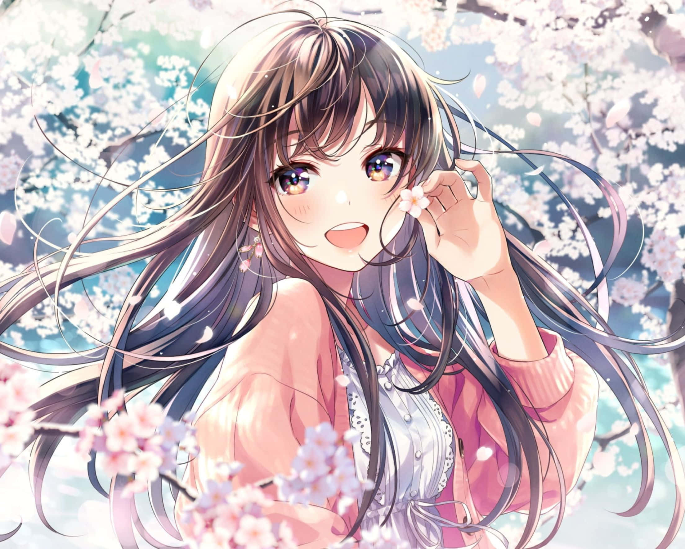 2208x1768 桌布 壁紙 — 一個開朗的動漫女孩，長長的黑髮，在盛開的櫻花樹下微笑著拿著櫻花。