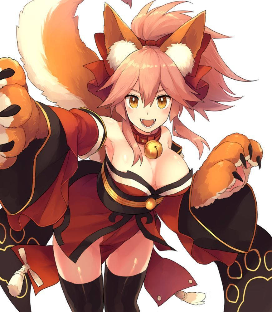 動漫女孩 桌布 壁紙 — 一個開朗的動漫狐女，粉紅色頭髮和橙色耳朵，穿著紅黑服裝擺出俏皮姿勢。