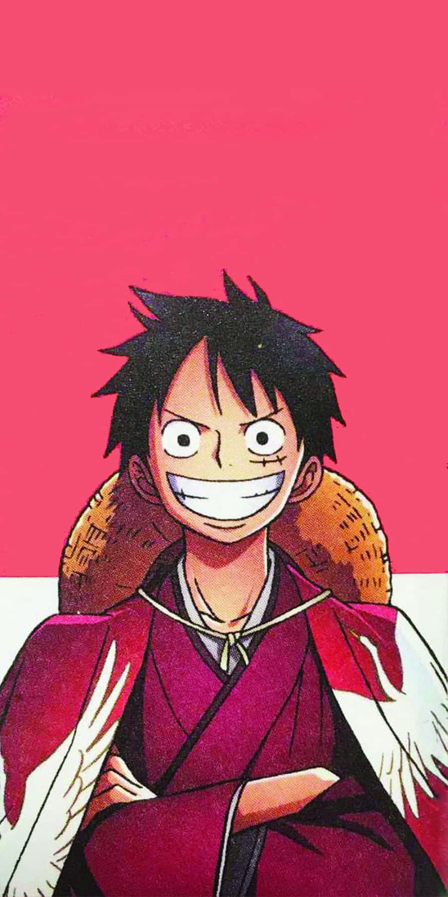 luffy smile 桌布 壁紙 — 一個開朗的動漫男孩，黑色刺蝟頭，咧嘴大笑，身穿紅色長袍，白色羽毛袖子，背景是純粉紅色。