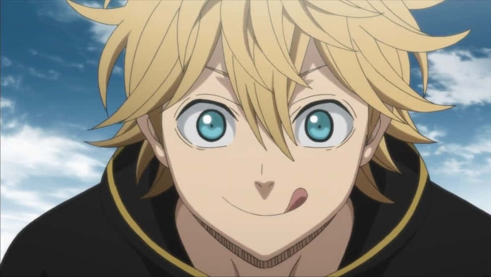 Luck Voltia 桌布 壁紙 — 一個開朗的動畫男孩，有著尖刺金髮和明亮的藍眼睛，在陰雲密佈的藍天下微笑。