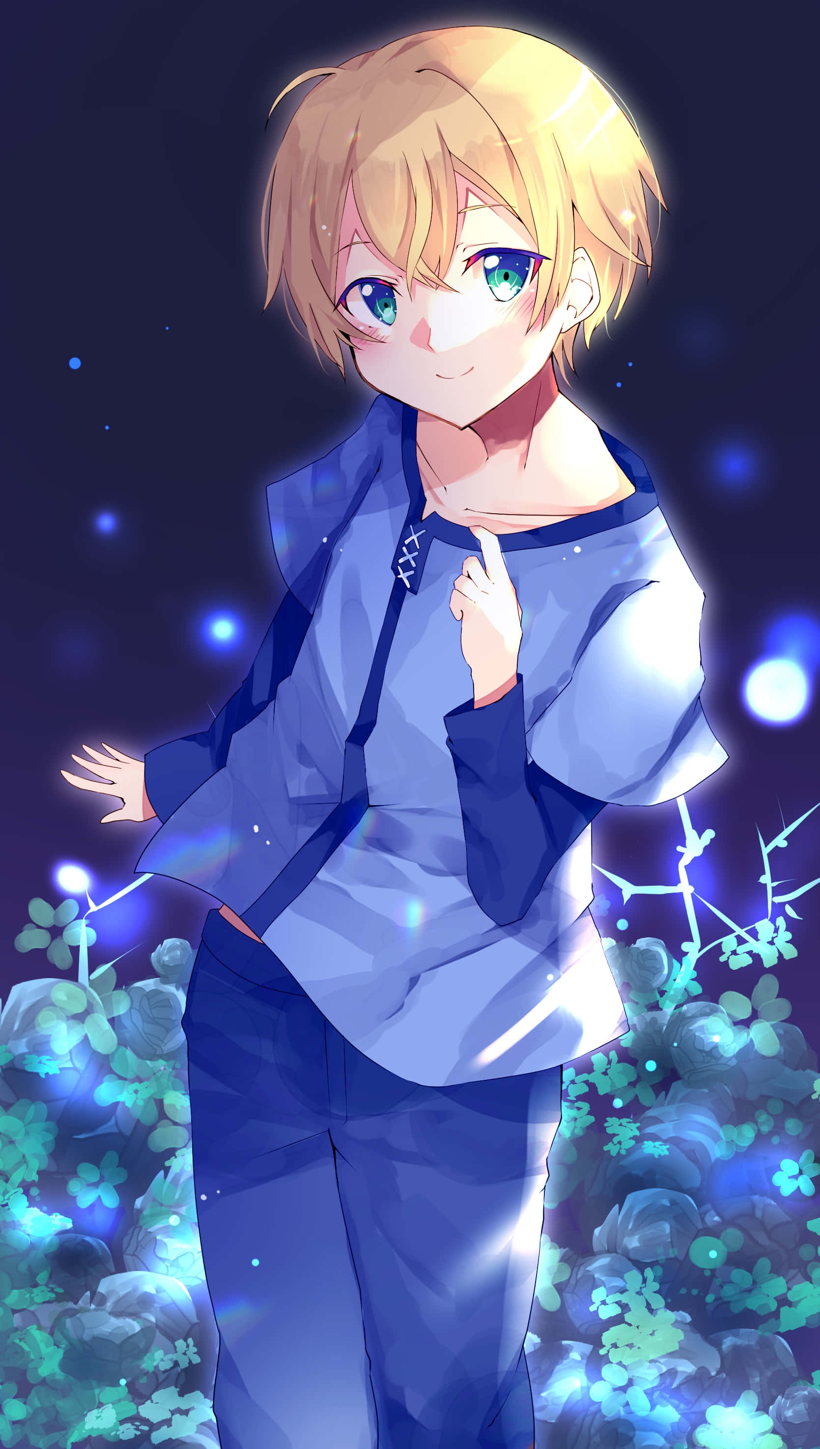 Sword Art Online Eugeo 桌布 壁紙 — 一個開朗的動畫男孩，金髮綠眼，站在星空下閃爍的藍色花朵中。