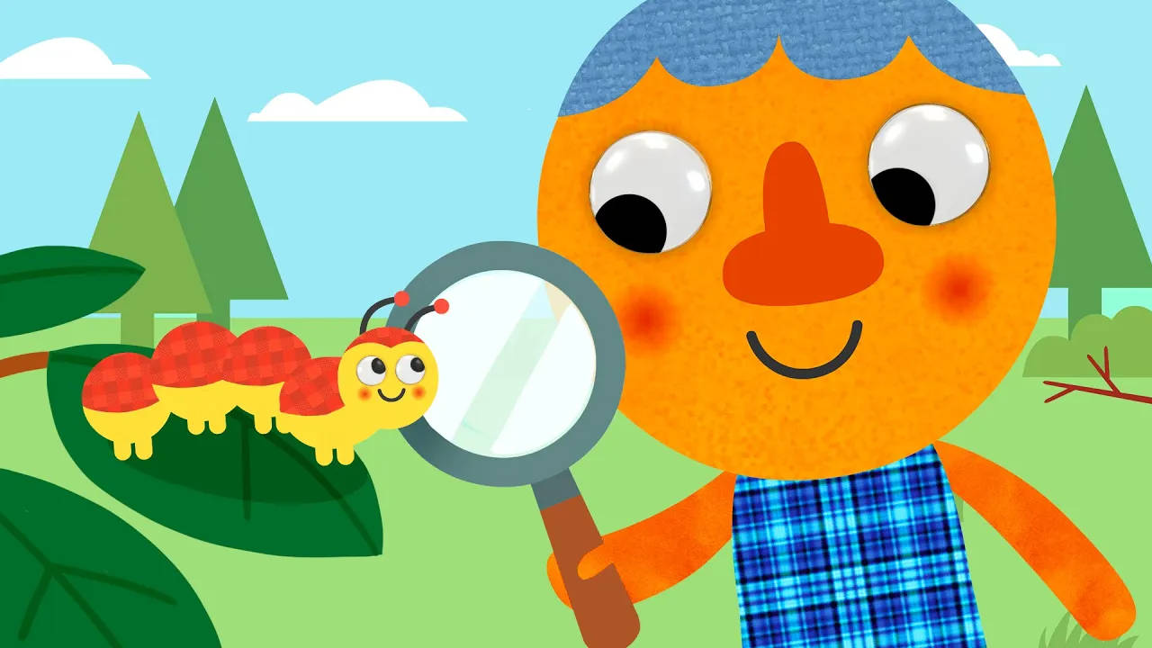 Cartoon 桌布 壁紙 — 一個開朗的橙色卡通小孩，藍色頭髮，用放大鏡觀察一片葉子上微笑的紅黃色毛毛蟲。