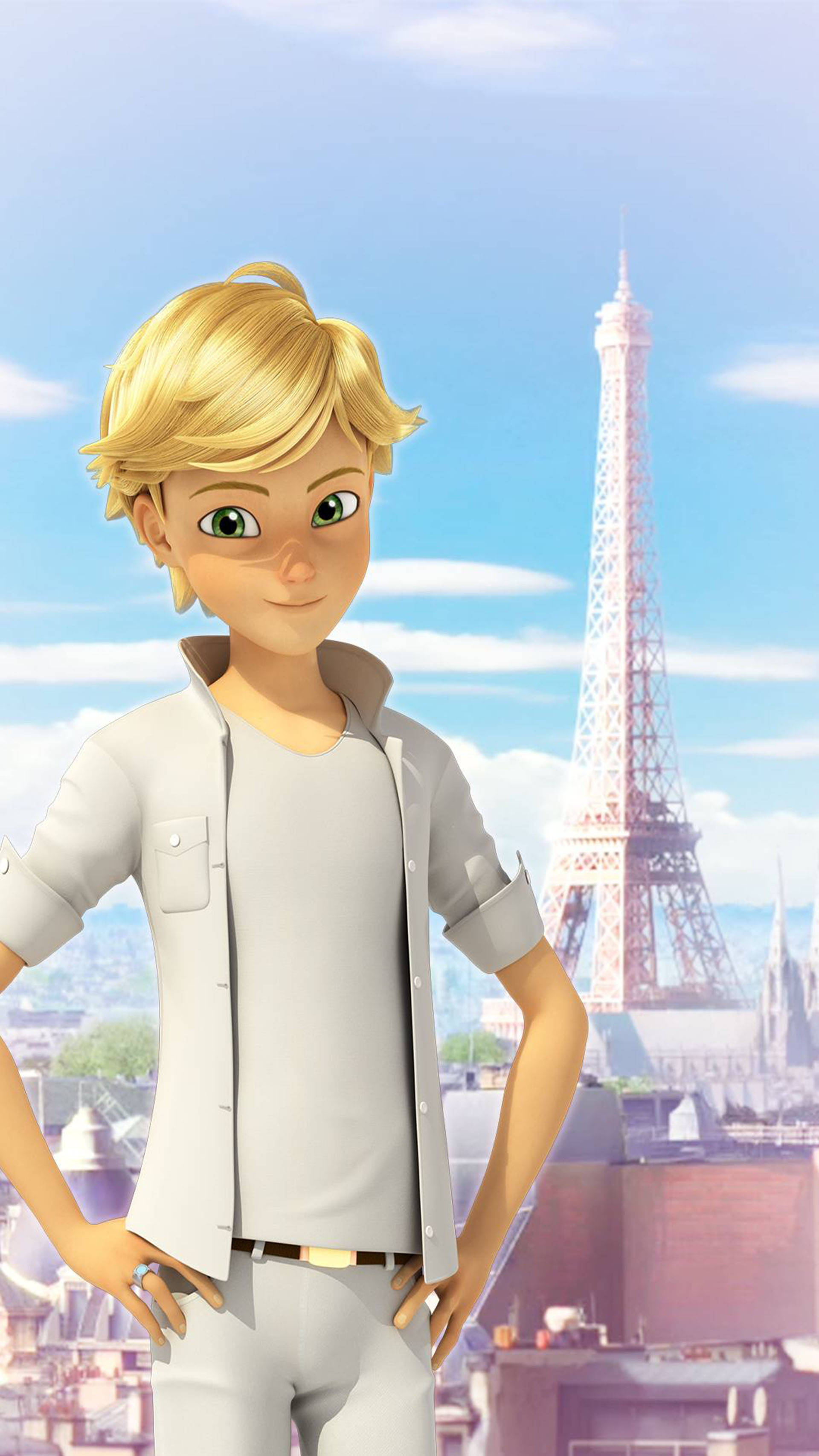 Adrien 桌布 壁紙 — 一個開朗的金髮動畫男孩自信地站在艾菲爾鐵塔前，背景是晴朗的藍天和蓬鬆的白雲。