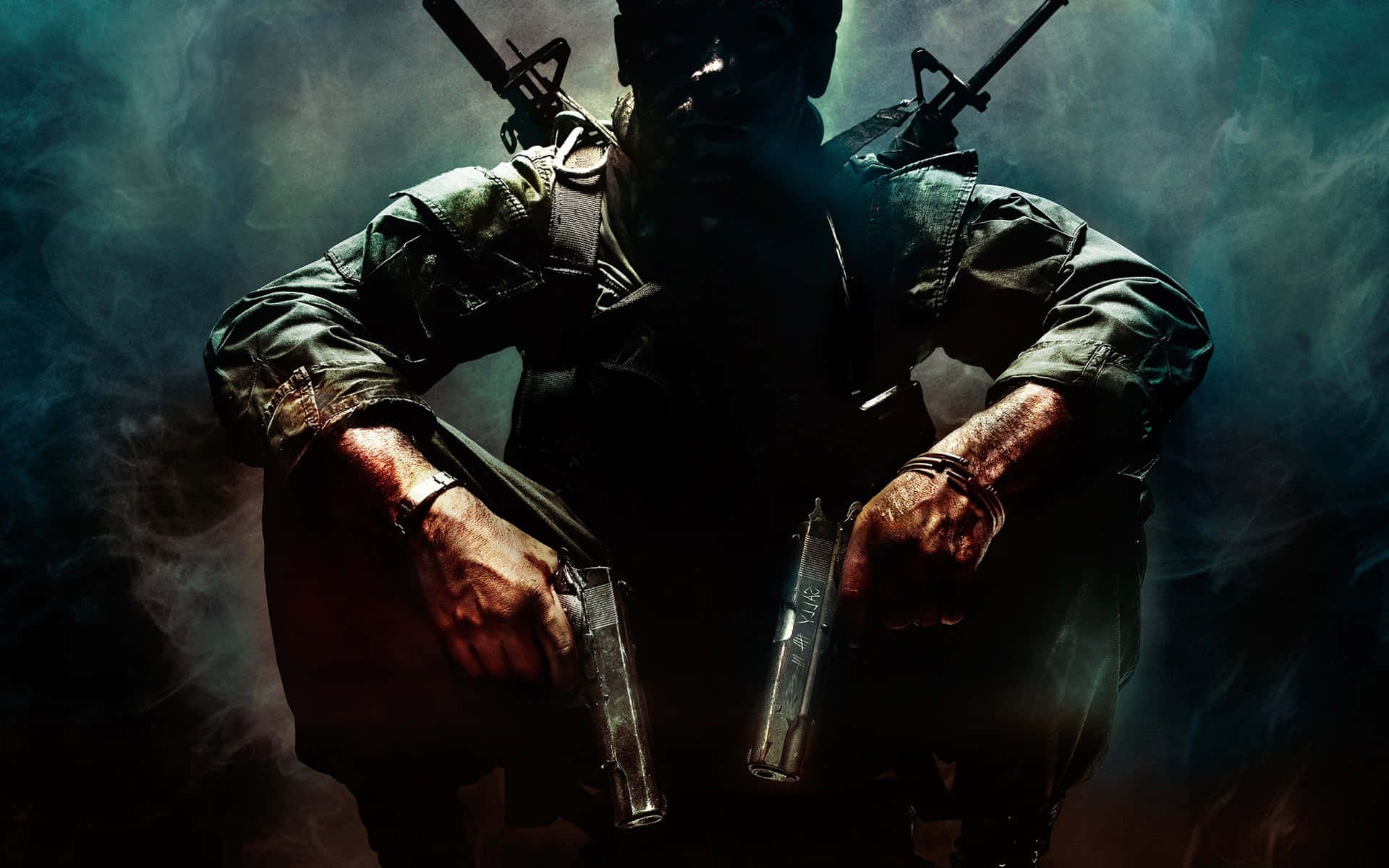 soldier 桌布 壁紙 — 一個陰影般的士兵穿著戰術裝備，在戲劇性燈光下於旋轉煙霧中手持兩把手槍。
