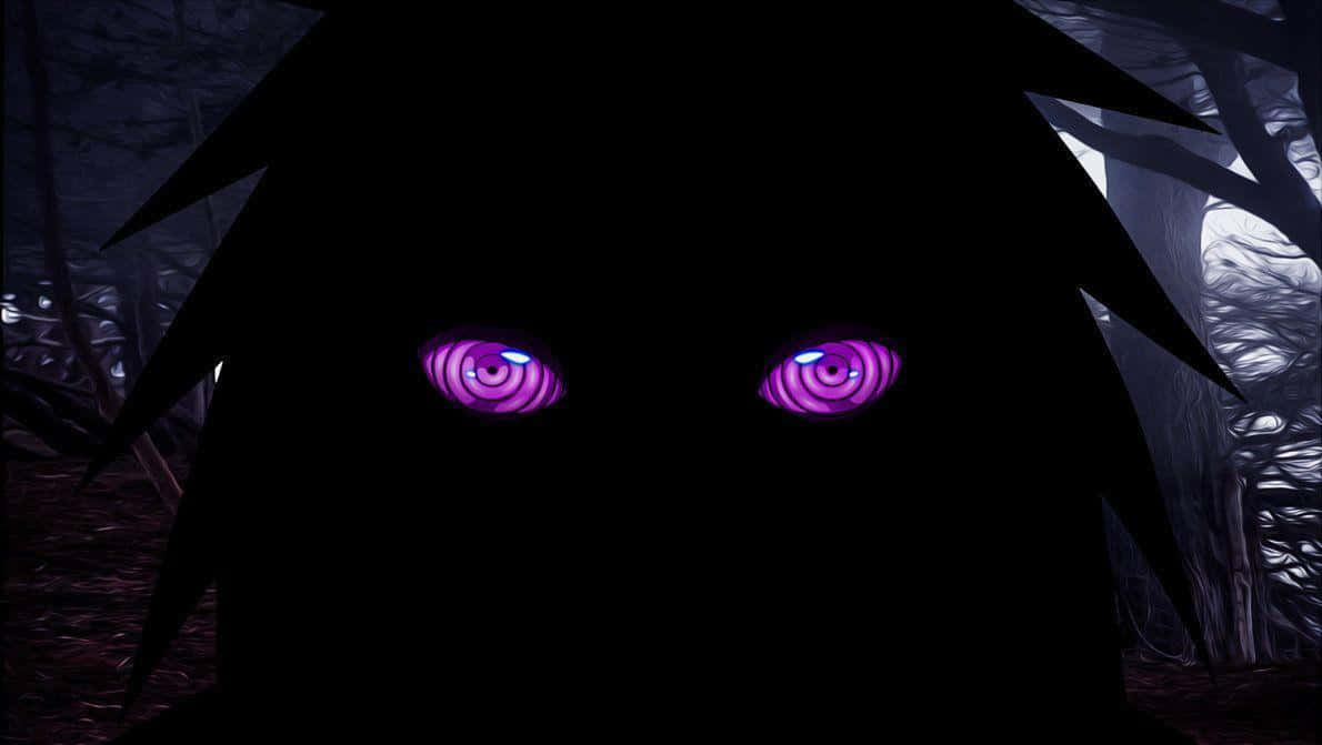 Rinnegan 桌布 壁紙 — 一個陰暗的動漫人物，擁有發光的紫色螺旋眼睛，在夜晚的黑暗森林中凝視。