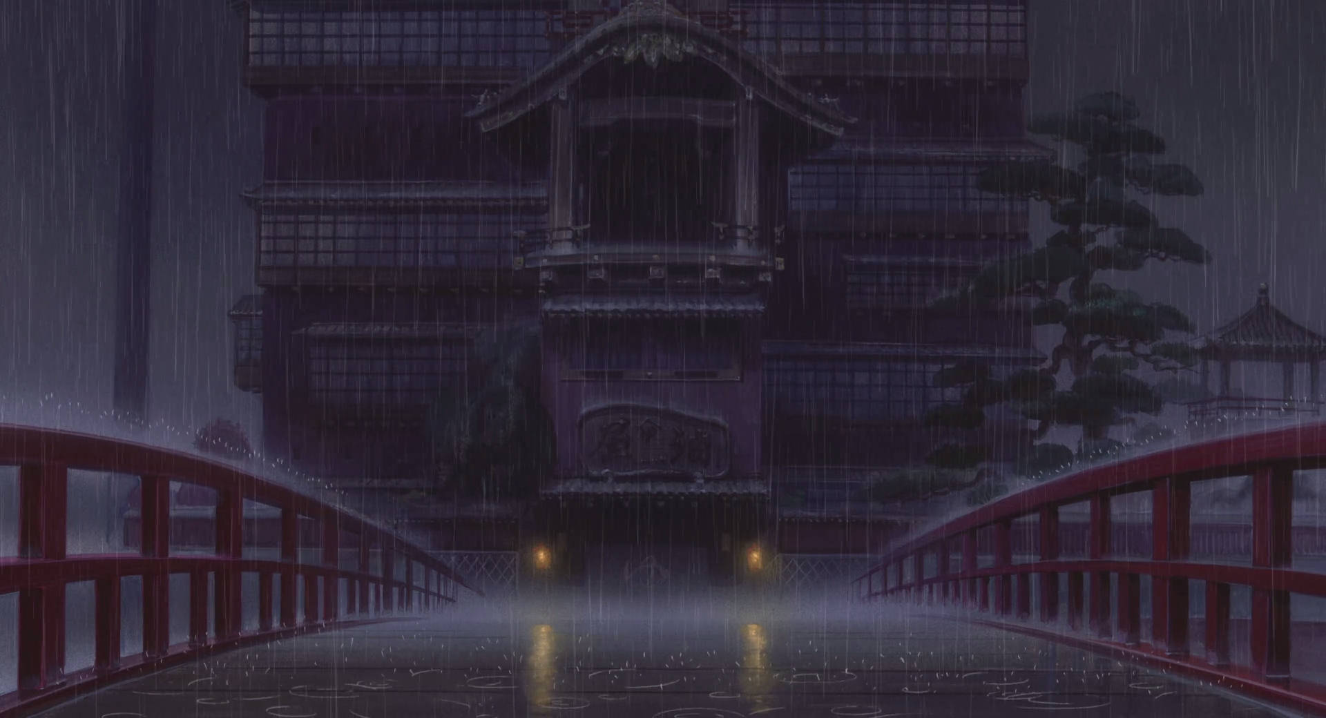 神隱少女 桌布 桌布 壁紙 — 一個雨夜場景，一座紅色橋樑在暴雨中通往傳統日本建築。