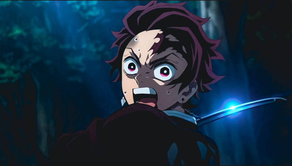 tanjiro pfp 桌布 壁紙 — 一個震驚的動漫男孩，紫色頭髮和劍，在夜晚的深藍色森林中怒視。