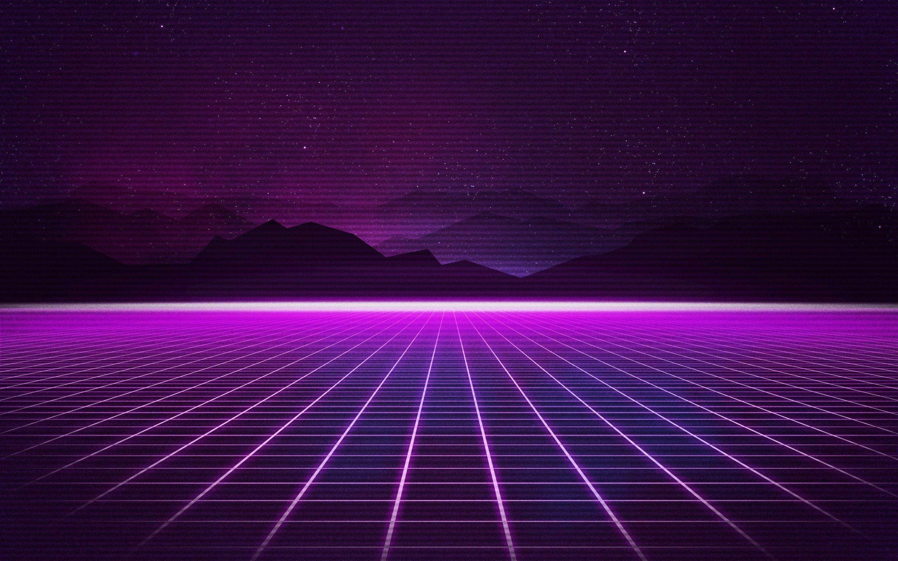 Outrun 桌布 壁紙 — 一個霓虹紫色網格在繁星點點的復古未來主義夜空下向遠山延伸。