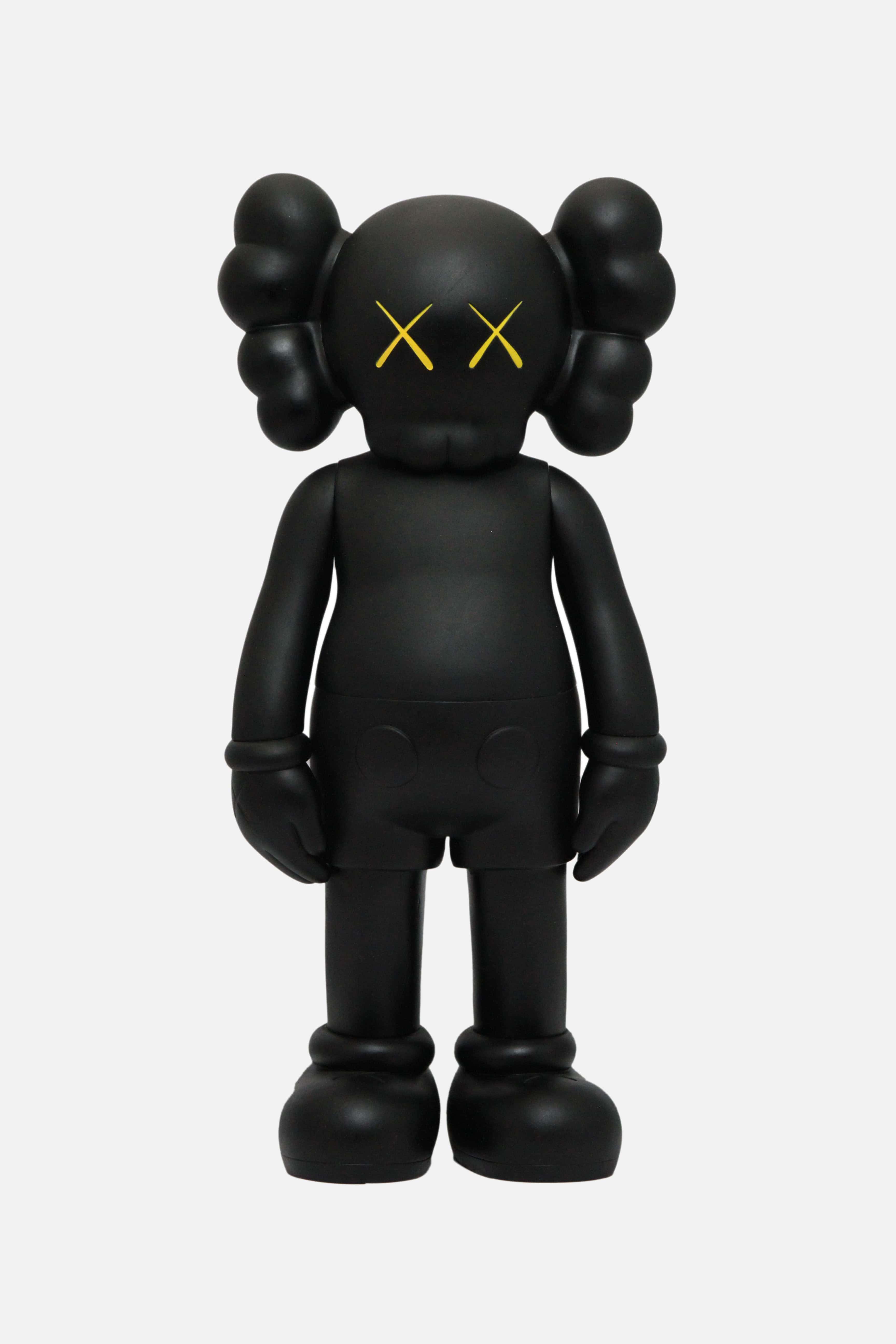 kaws pc 桌布 壁紙 — 一個霧面黑色的KAWS Companion公仔，帶有黃色X眼睛，站在純白色背景前。