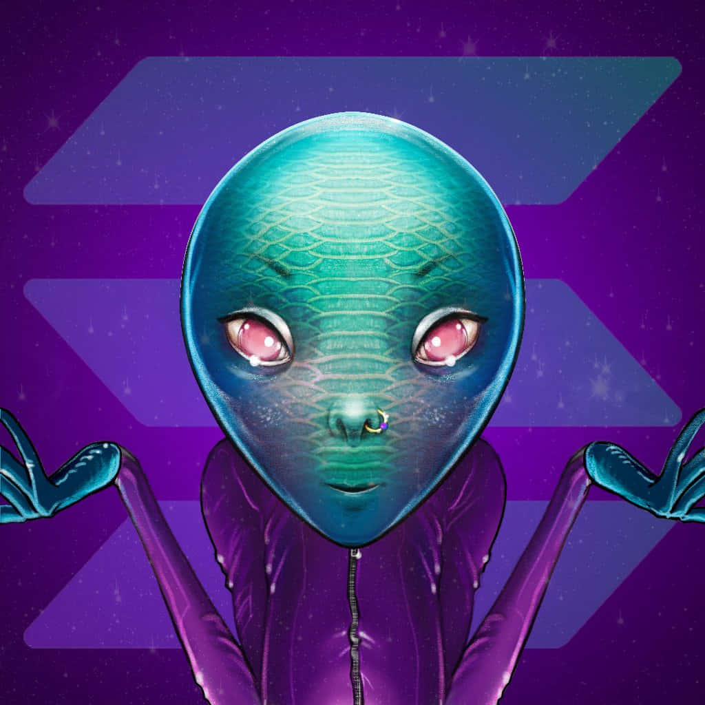 Cartoon Alien 桌布 壁紙 — 一個青綠色皮膚、粉紅色眼睛、戴鼻環的外星人，站在有星星和幾何圖形的紫色背景前。