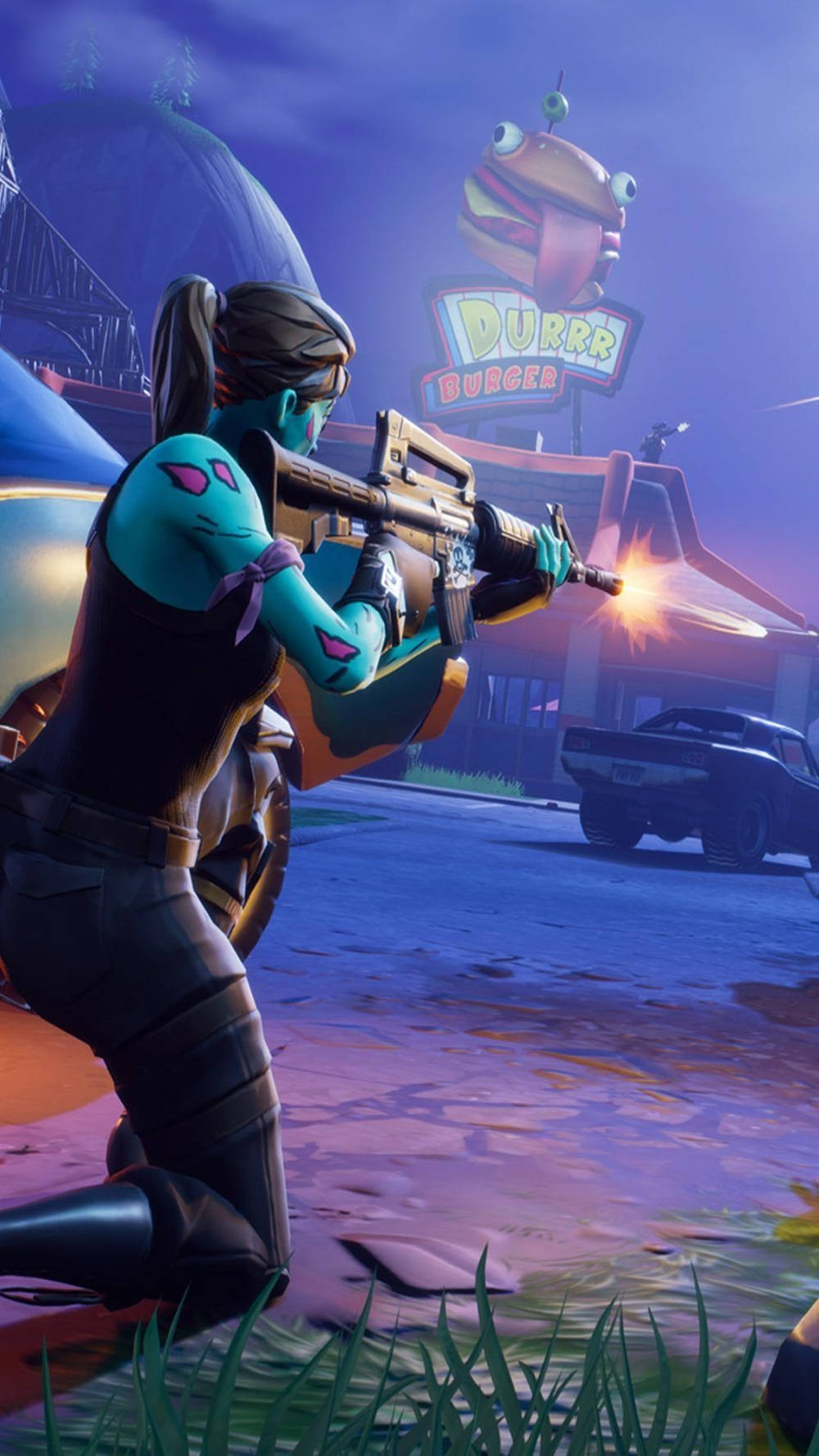 Fortnite 造型 桌布 壁紙 — 一個青綠色皮膚的Fortnite角色在紫色黃昏天空下向一個巨大的漢堡標誌射擊步槍。