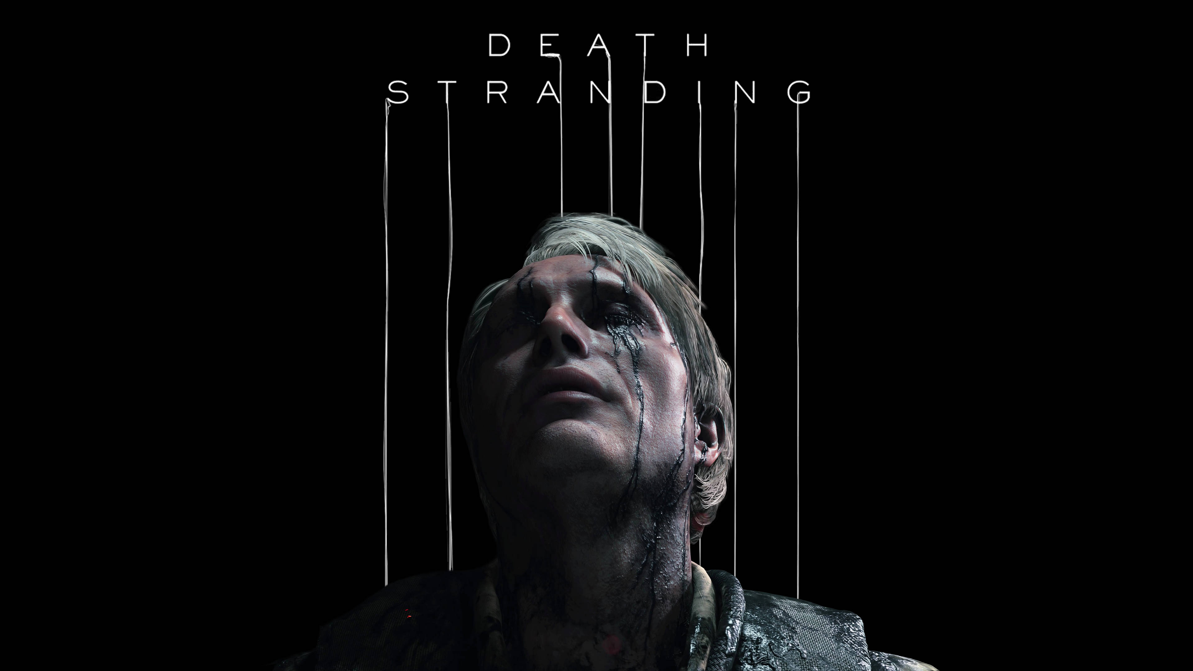 Mads Mikkelsen 桌布 壁紙 — 一個面容陰沉的男人，臉上帶有白色物質的條紋，在黑色背景前向上凝視，標題「DEATH STRANDING」懸浮在他上方。