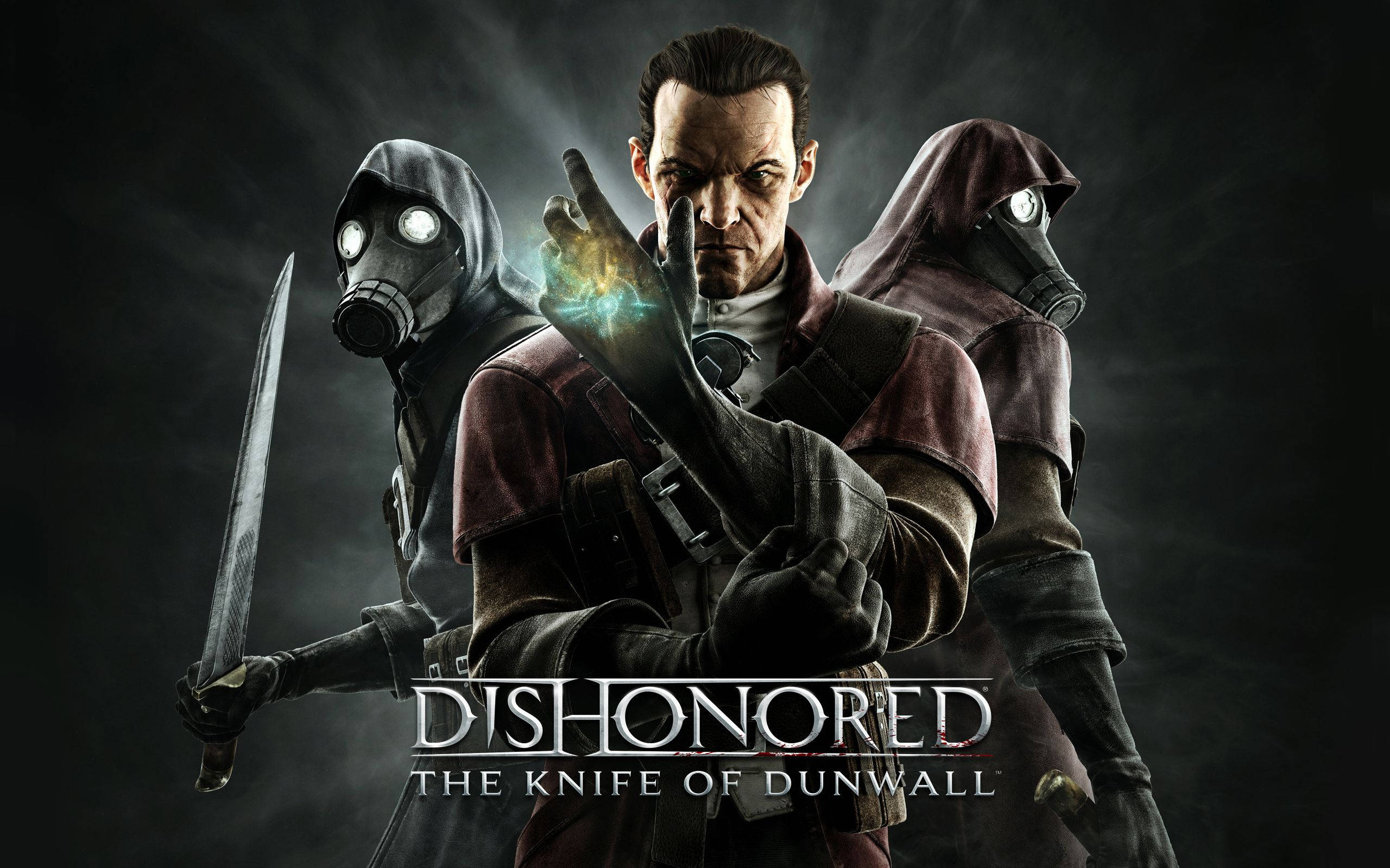 Dishonored 桌布 壁紙 — 一個面帶愁容的主角戴著防毒面具，揮舞著發光的刀刃，兩旁有兩個戴面具的刺客，身處黑暗煙霧彌漫的環境中。