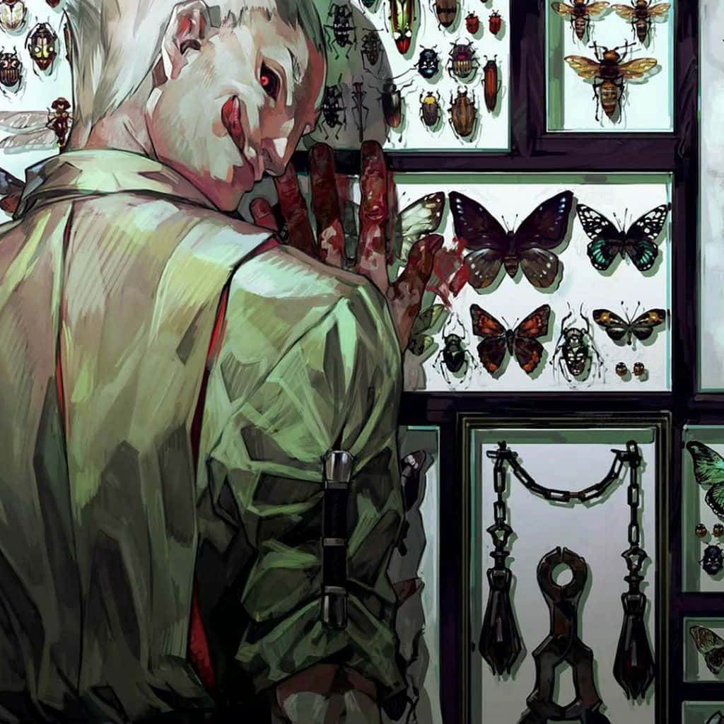 Yakumo Oomori 桌布 壁紙 — 一個面色蒼白、紅眼、雙手沾滿鮮血的男人，在昏暗的房間裡凝視著一面釘滿昆蟲和蝴蝶的牆壁。