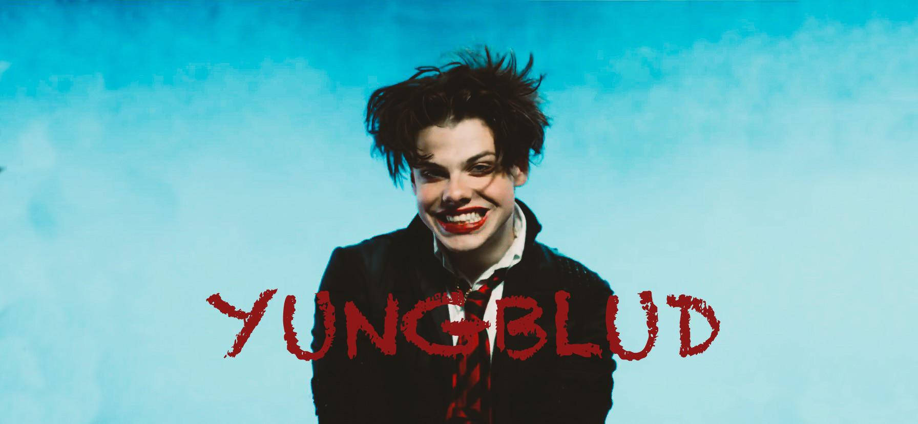 塗著紅色唇膏、頭髮凌亂的人，帶著「YUNGBLUD」文字微笑。 — 寬螢幕動態圖片 壁紙