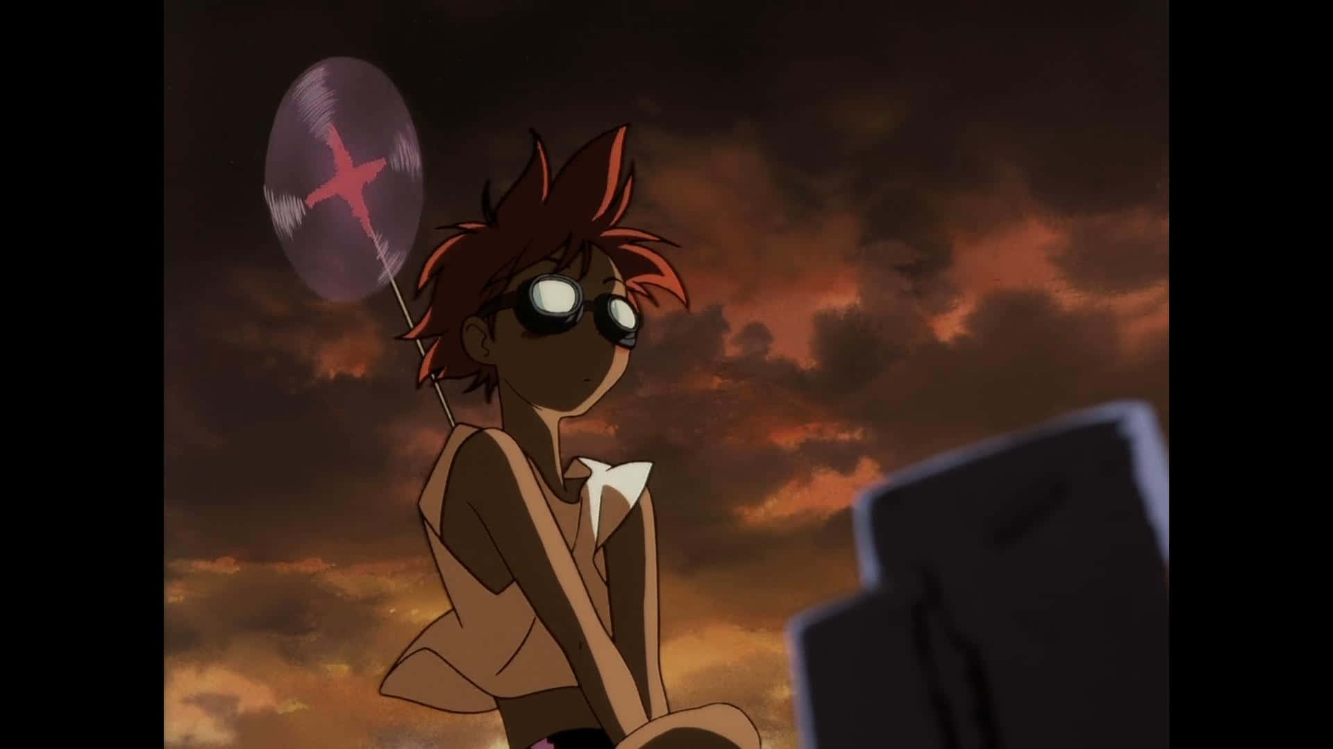 Cowboy Bebop Edward 桌布 壁紙 — 一個頭髮尖刺、戴著護目鏡的動漫角色，在熾熱的日落天空下拿著一個發光的氣球。