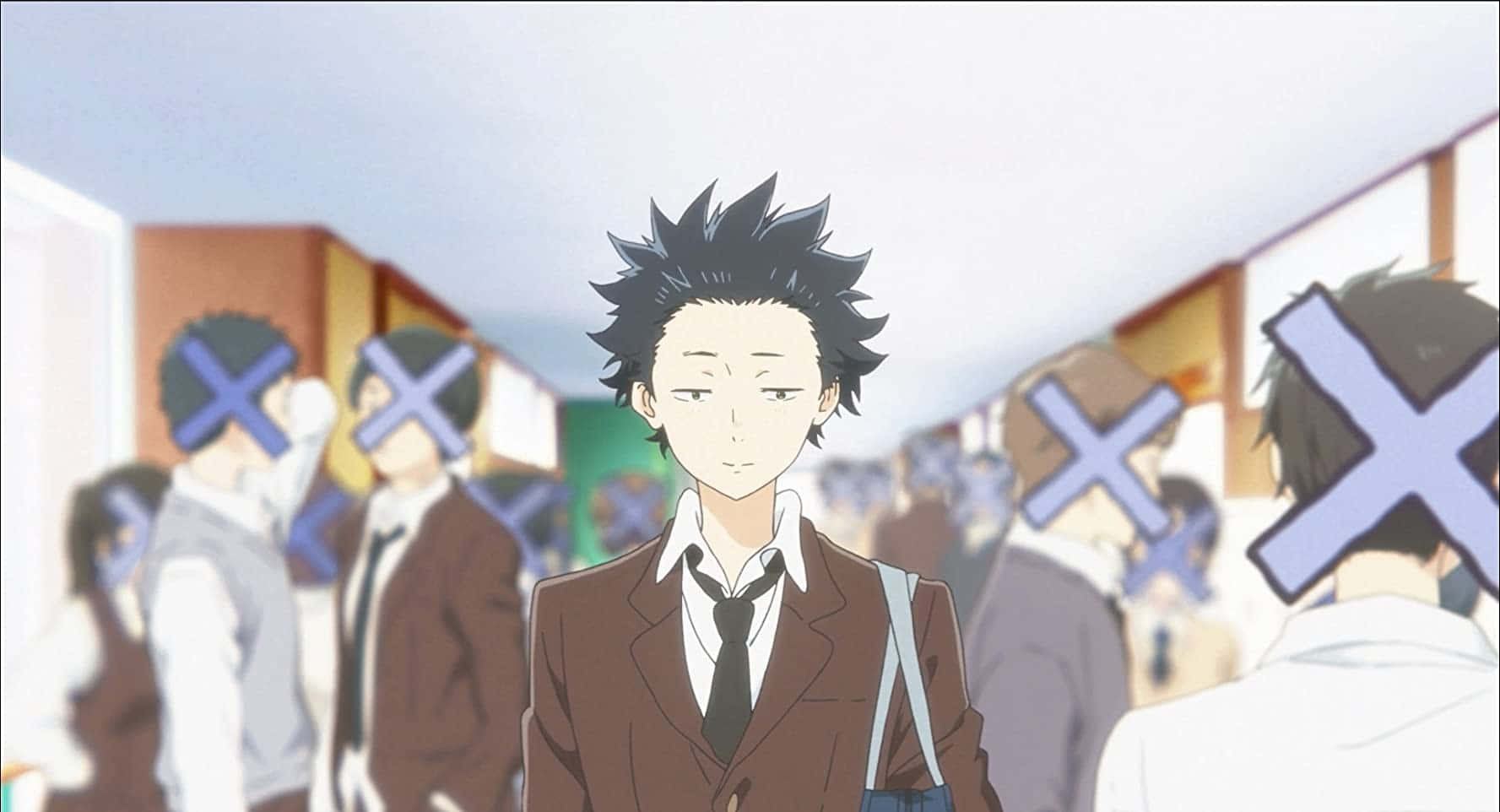 聲之形 桌布 壁紙 — 一個頭髮尖尖的動漫男孩穿著校服冷靜地站著，模糊的同學們臉上帶著藍色X走過。