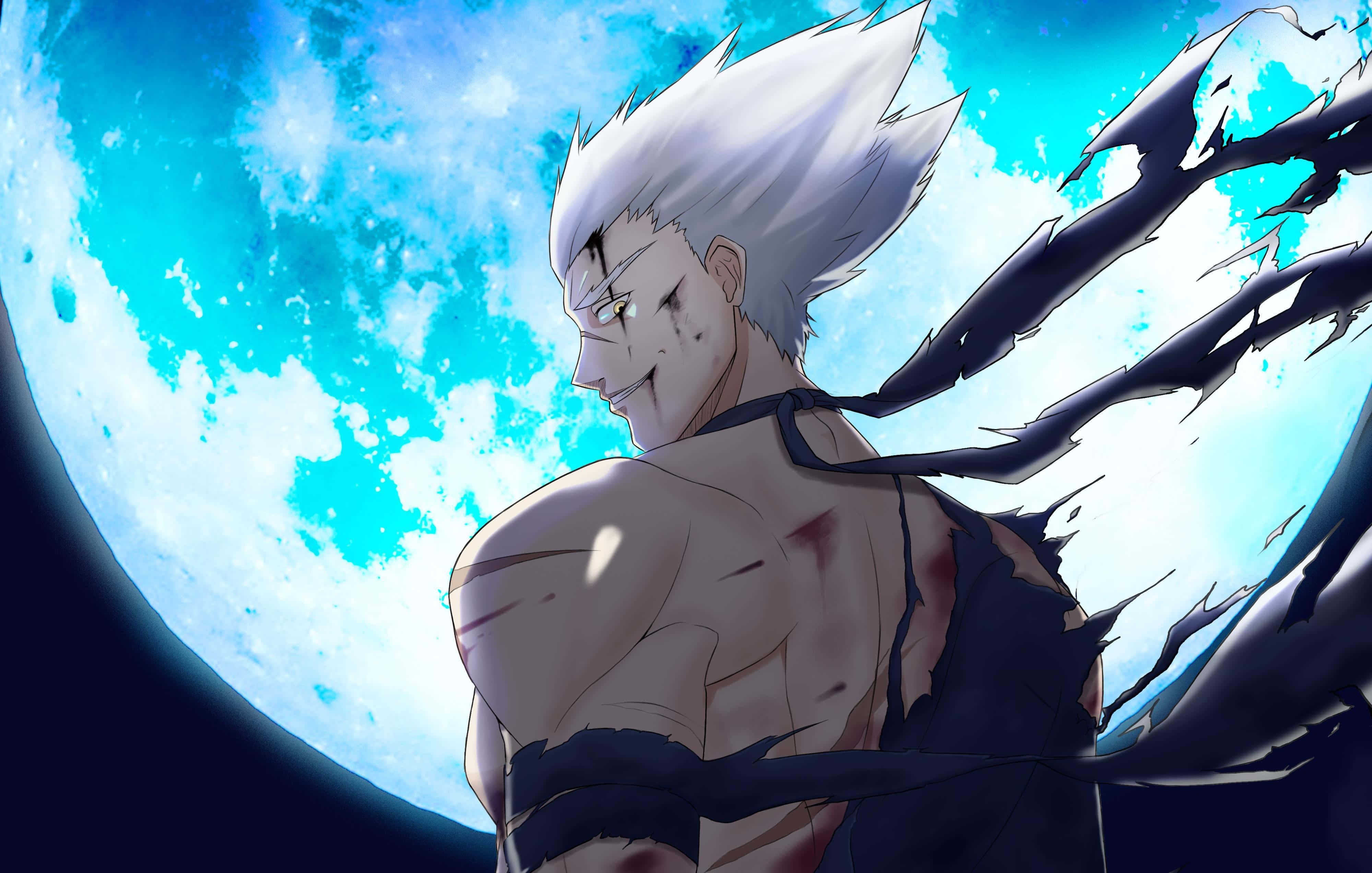 Garou 桌布 壁紙 — 一個頭髮豎起、身穿破爛黑色斗篷的動漫戰士，站在發光的藍色月亮背景下。