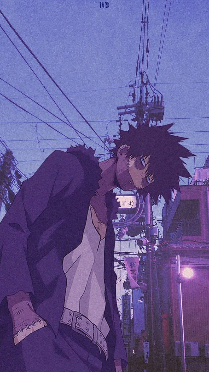 手機 桌布 壁紙 — 一個頭髮豎起的動漫男孩在黃昏時靠著霓虹燈閃爍的城市小巷中的一根柱子。