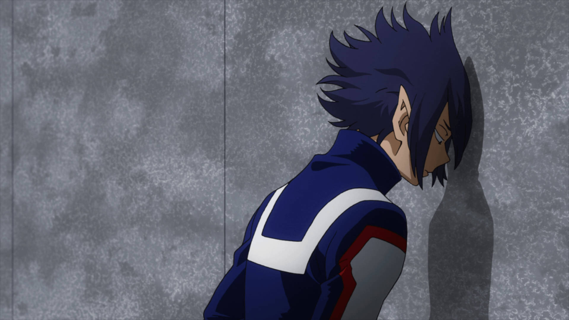 Tamaki Amajiki 桌布 壁紙 — 一個頭髮豎起的動漫角色，身穿藍色英雄套裝，靠著灰色牆壁，表情憂鬱。