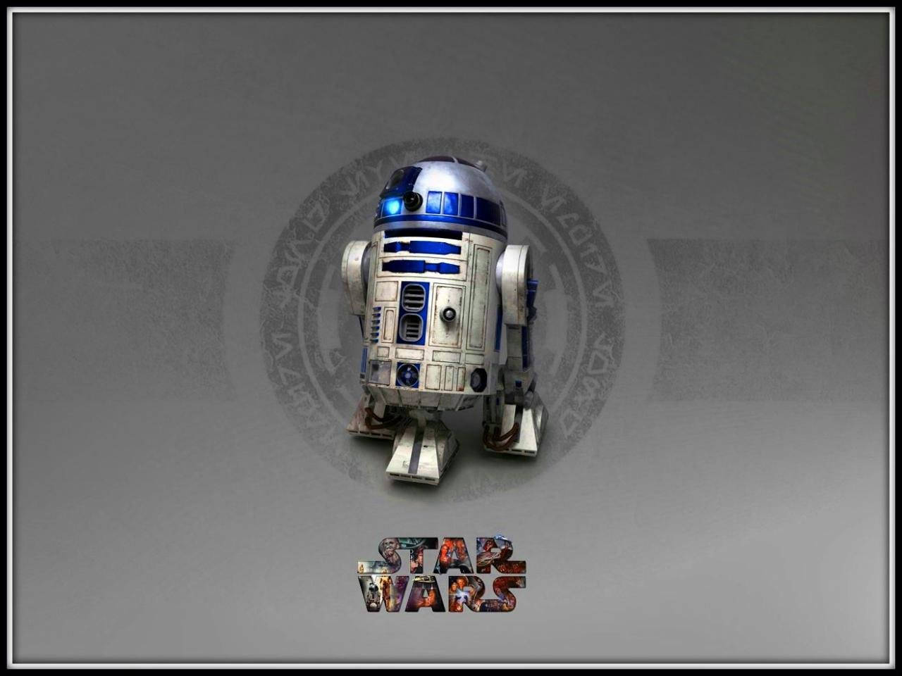 機器人 桌布 壁紙 — 一個風化的R2-D2機器人站在灰色背景中央，下方有一個褪色的圓形標誌和星際大戰標誌。