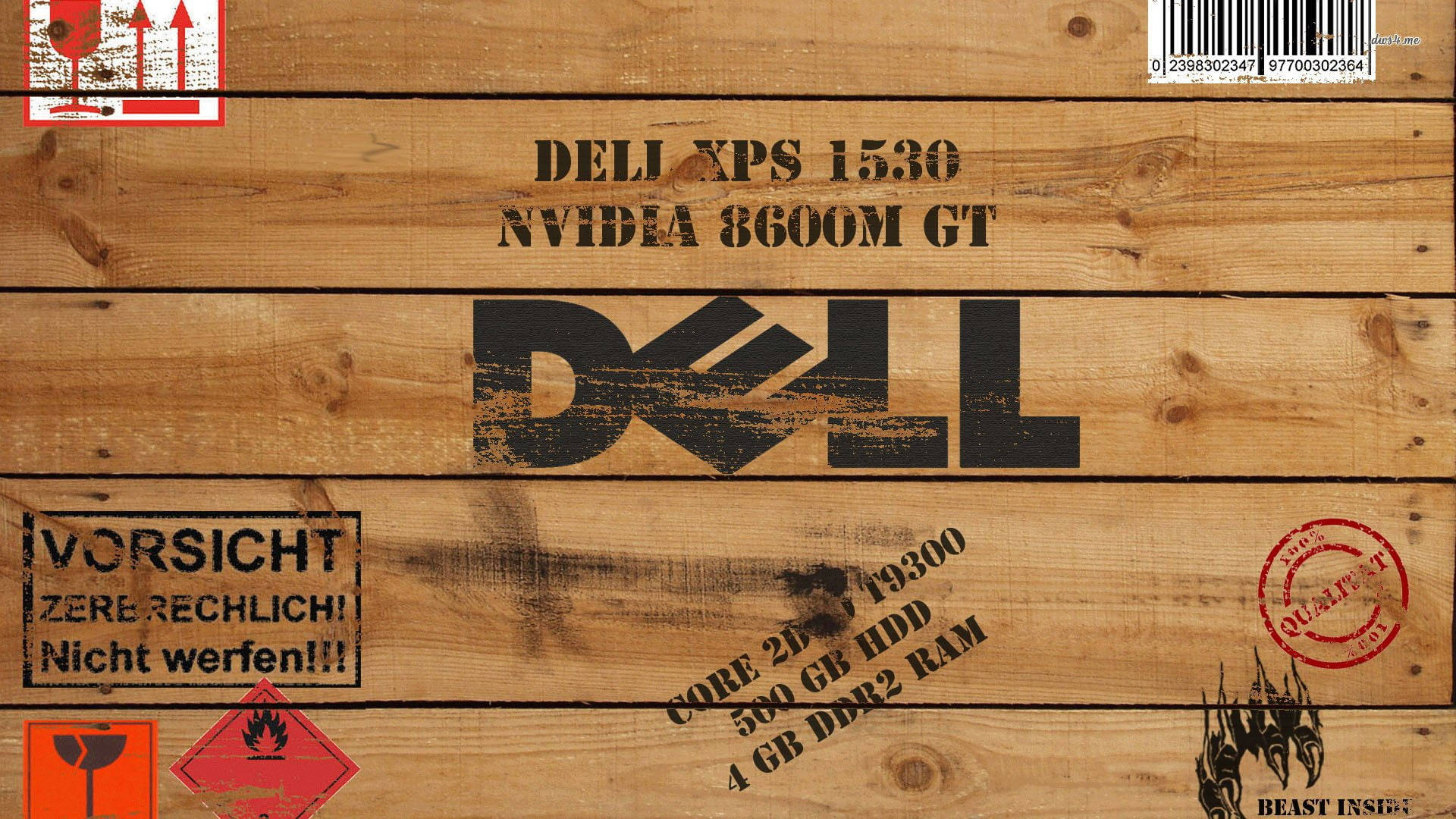 Dell Laptop 桌布 壁紙 — 一個風化的木箱，上面貼有 Dell 筆記型電腦規格和警告貼紙，使用粗體黑色文字。