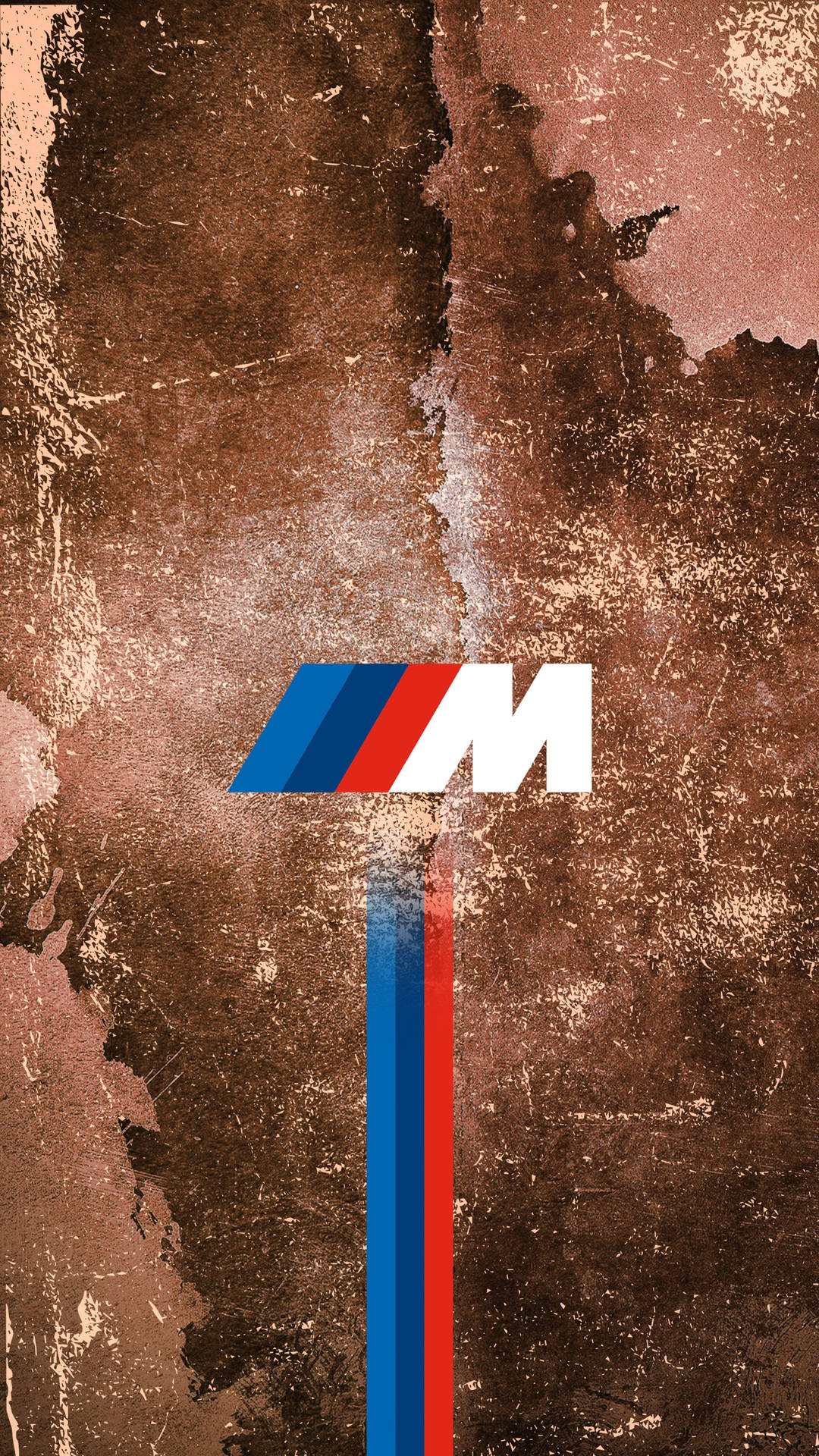 BMW 動圖 桌布 壁紙 — 一個風化的棕色紋理背景，帶有醒目的BMW M標誌，藍色、紅色和白色條紋向下延伸。