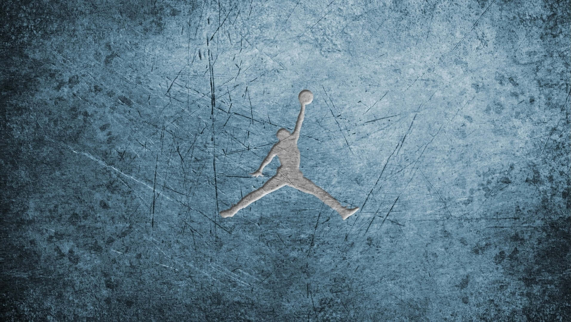一個銀色籃球運動員標誌蝕刻在刮花的藍色金屬表面上。 — NBA 壁紙