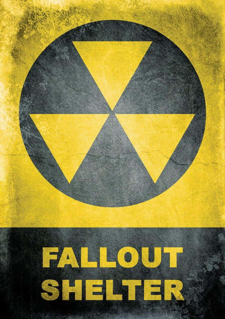 Fallout Shelter 桌布 壁紙 — 一個風化的黃色和黑色輻射避難所標誌，帶有粗體文字和三角形輻射符號。
