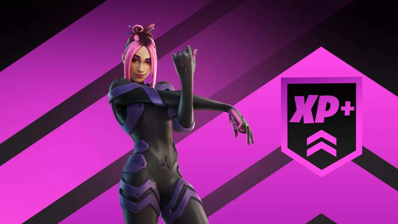 桌布 壁紙 — 一個風格化的 Fortnite 角色，粉紅色頭髮，在帶有 XP+ 標誌的鮮豔紫色和黑色對角線背景前擺姿勢。