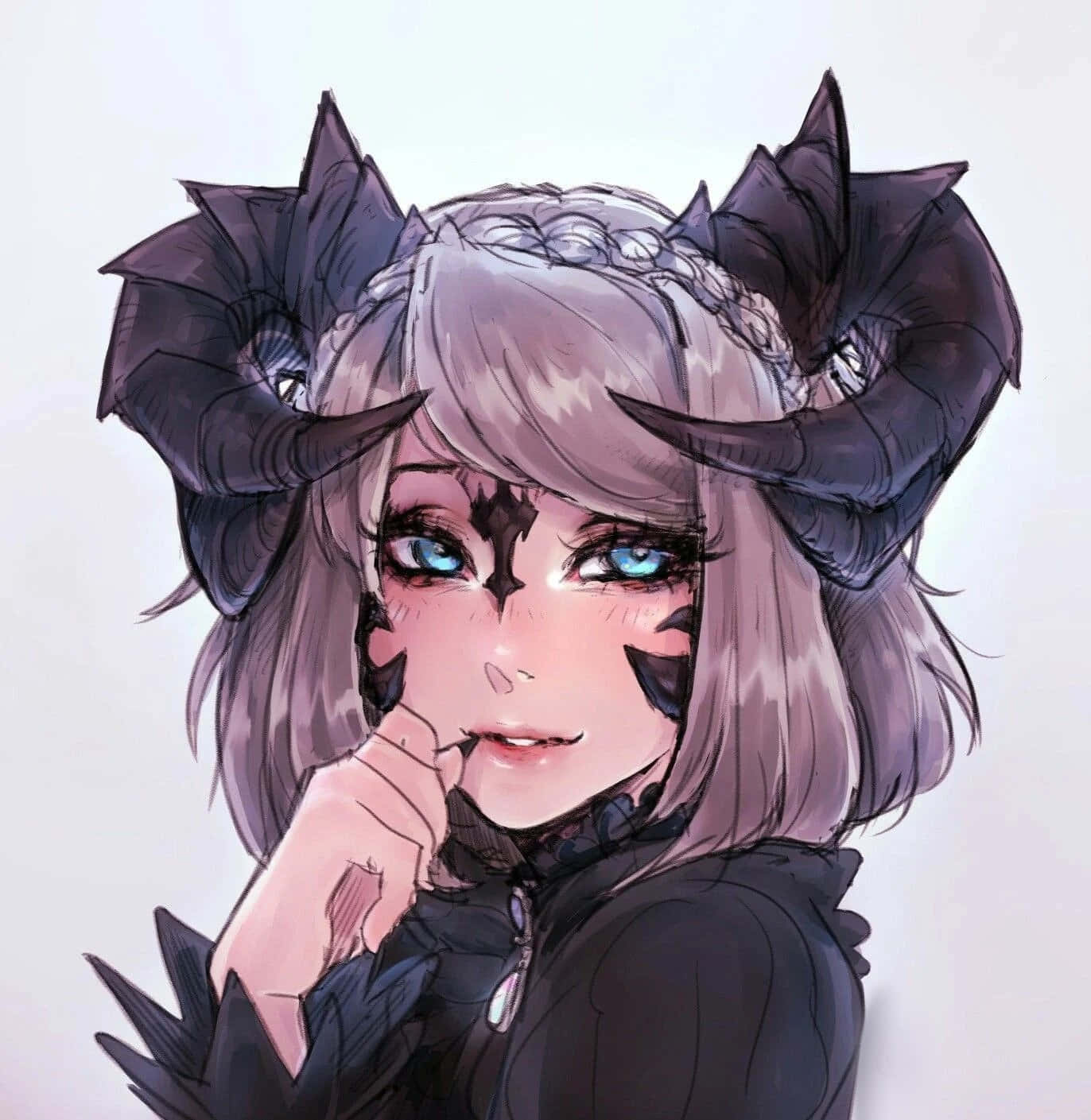 動漫惡魔 桌布 壁紙 — 一個風格化的動漫女孩，灰色頭髮和黑色大公羊角，輕輕地托著下巴凝視。