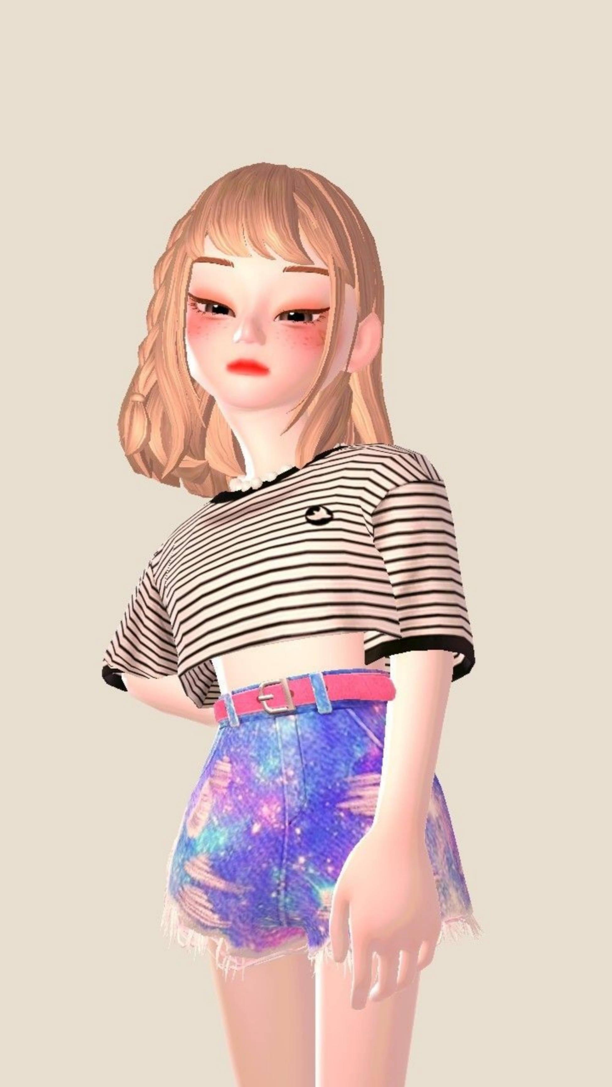 Pretty Girl Cartoon 桌布 壁紙 — 一個風格化的動漫女孩，金髮，穿著條紋露臍上衣和銀河印花短褲，背景是純米色。