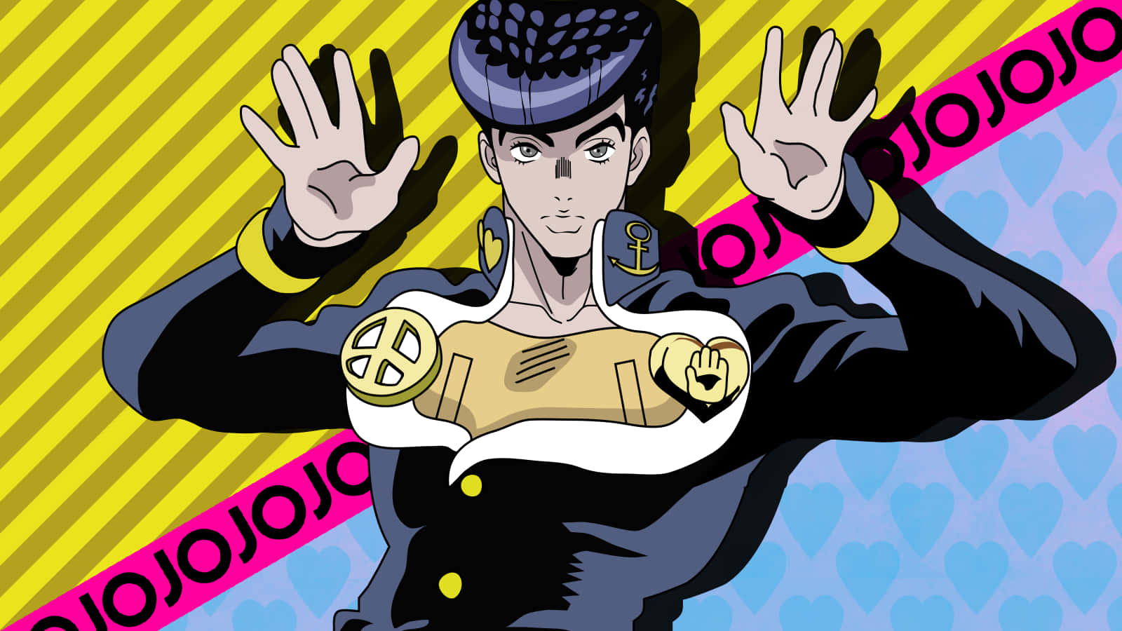 Josuke Higashikata 桌布 壁紙 — 一個風格化的動漫角色，有著尖刺頭髮和金色飾物，在充滿活力的黃色和粉紅色條紋背景上自信地擺姿勢，背景帶有心形圖案。