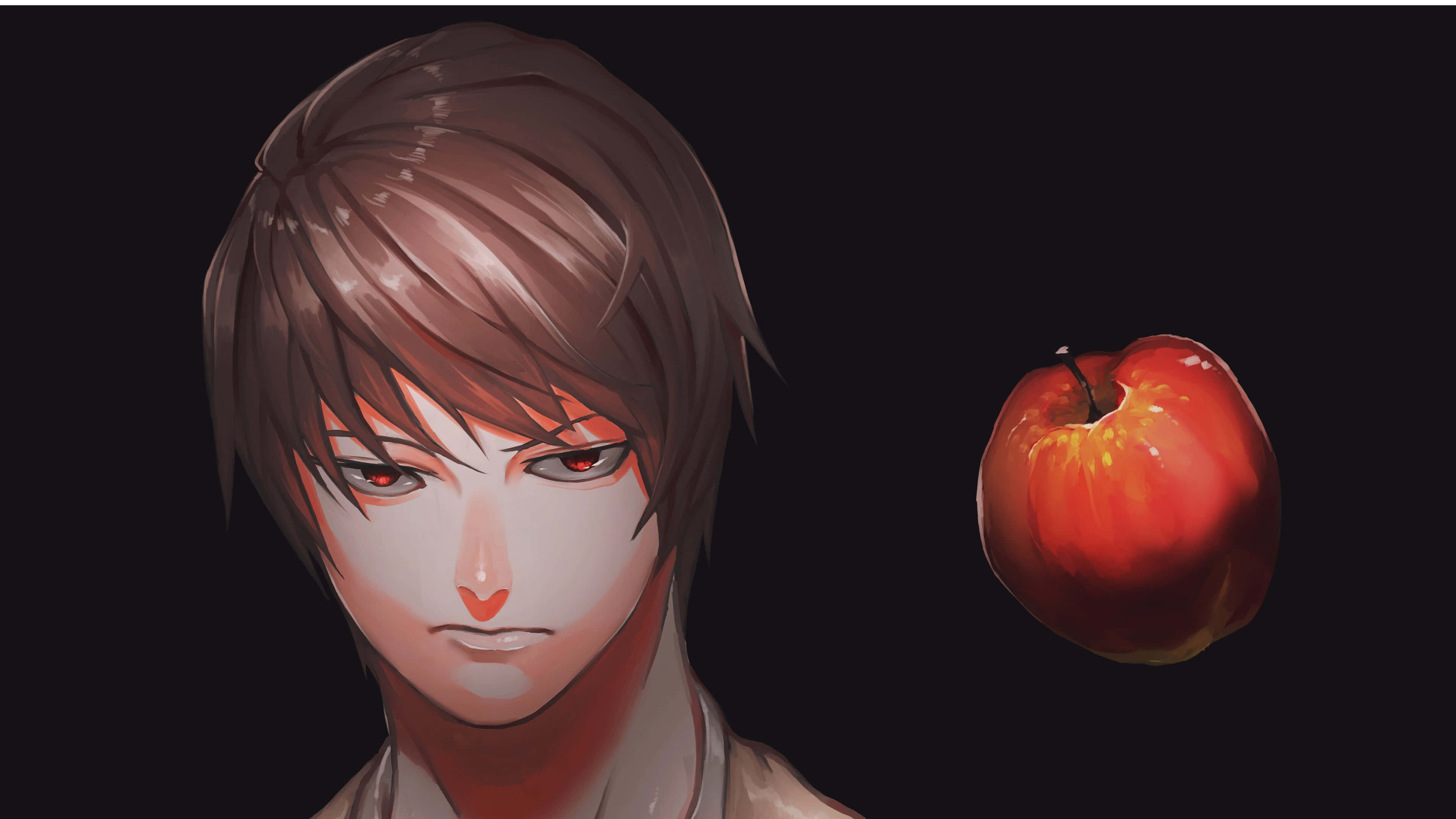 Light Yagami 桌布 壁紙 — 一個風格化的動漫角色，紅色的眼睛，在黑暗背景旁莊嚴地凝視著一個光澤的紅蘋果。