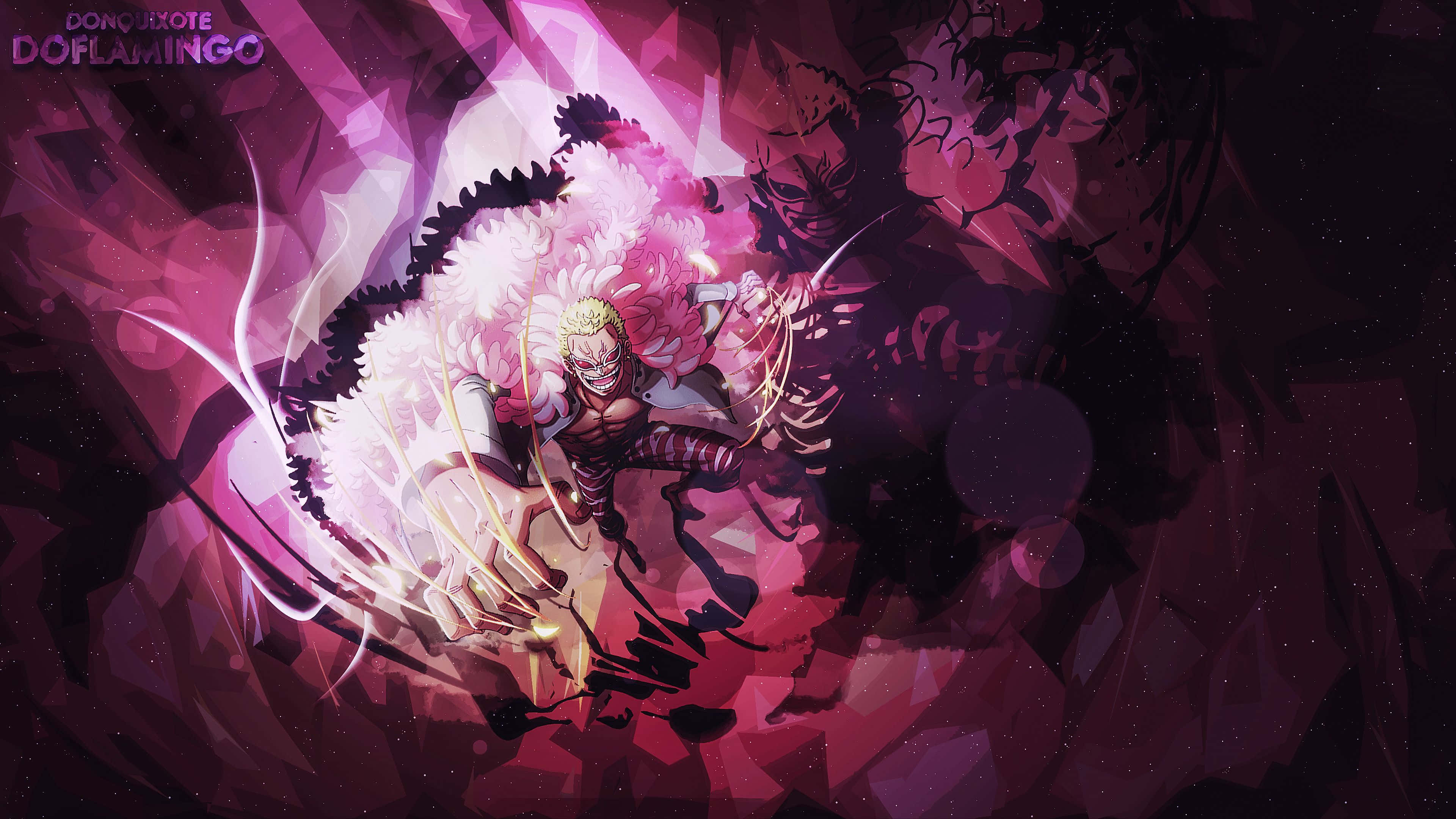 Donquixote Doflamingo 桌布 壁紙 — 一個風格化的動漫角色，金髮，戴著一個巨大的粉紅色羽毛頭飾，在深色幾何紫色背景前散發能量。
