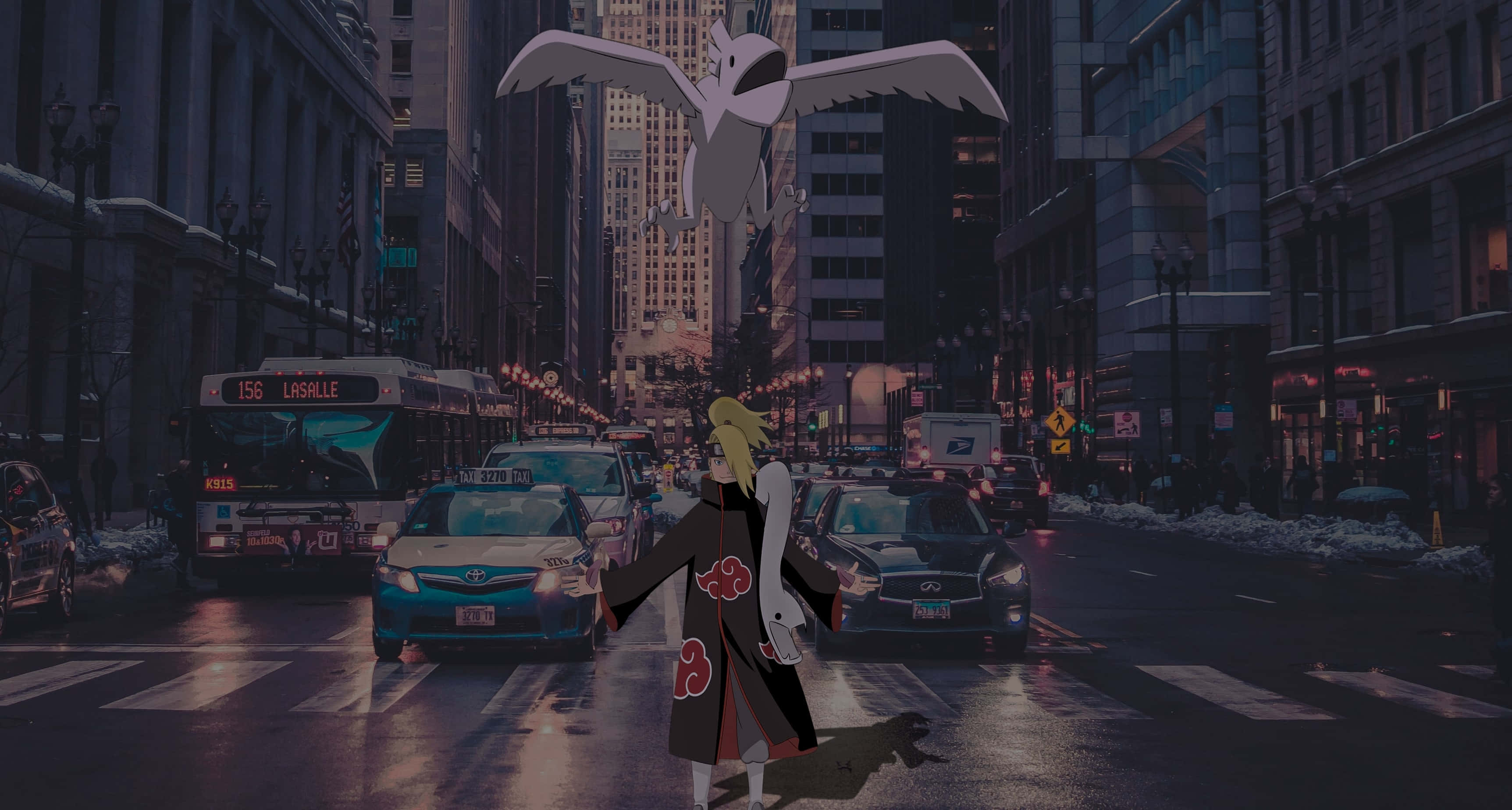Akatsuki X Deidara 桌布 壁紙 — 一個風格化的動漫角色帶著一隻大鳥，在黃昏時分飄浮在積雪的都市街道上空，街道上有發光的街燈和車流。