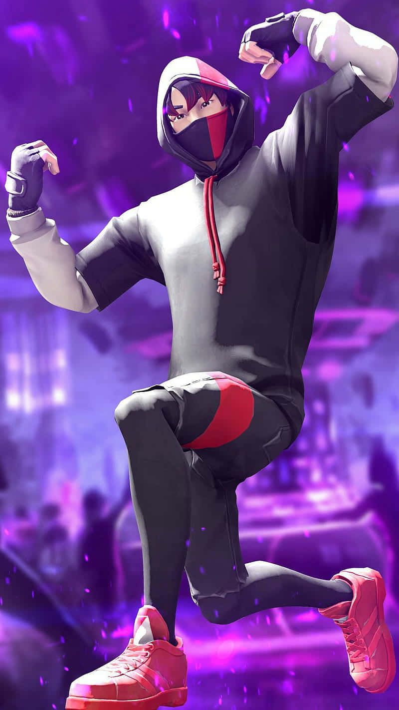 Fortnite Ikonik Skin 桌布 壁紙 — 一個風格化的動漫角色穿著連帽衫和紅色運動鞋，在發光的紫色都市背景下擺出動態姿勢。