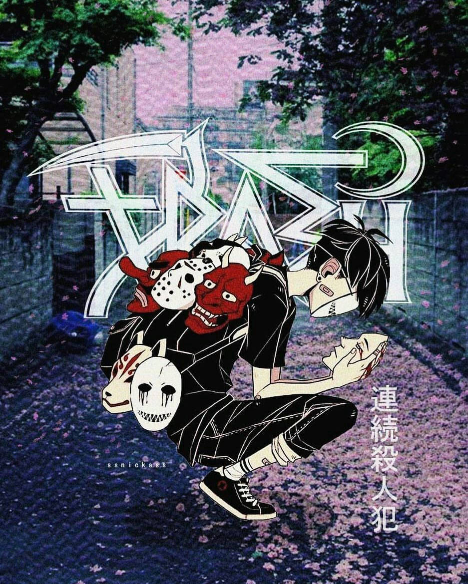Edgy 桌布 壁紙 — 一個風格化的動漫角色蹲在櫻花小巷中，手持多個恐怖面具，下方有發光標題。