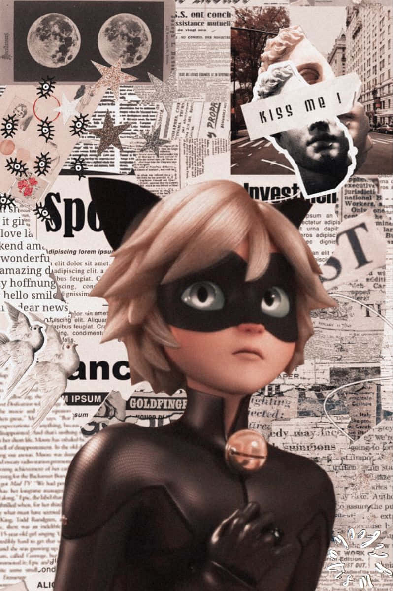 Chat Noir 桌布 壁紙 — 一個風格化的動畫角色，戴著黑色面具和西裝，站在報紙剪報、月球照片和撕碎照片的拼貼畫前。