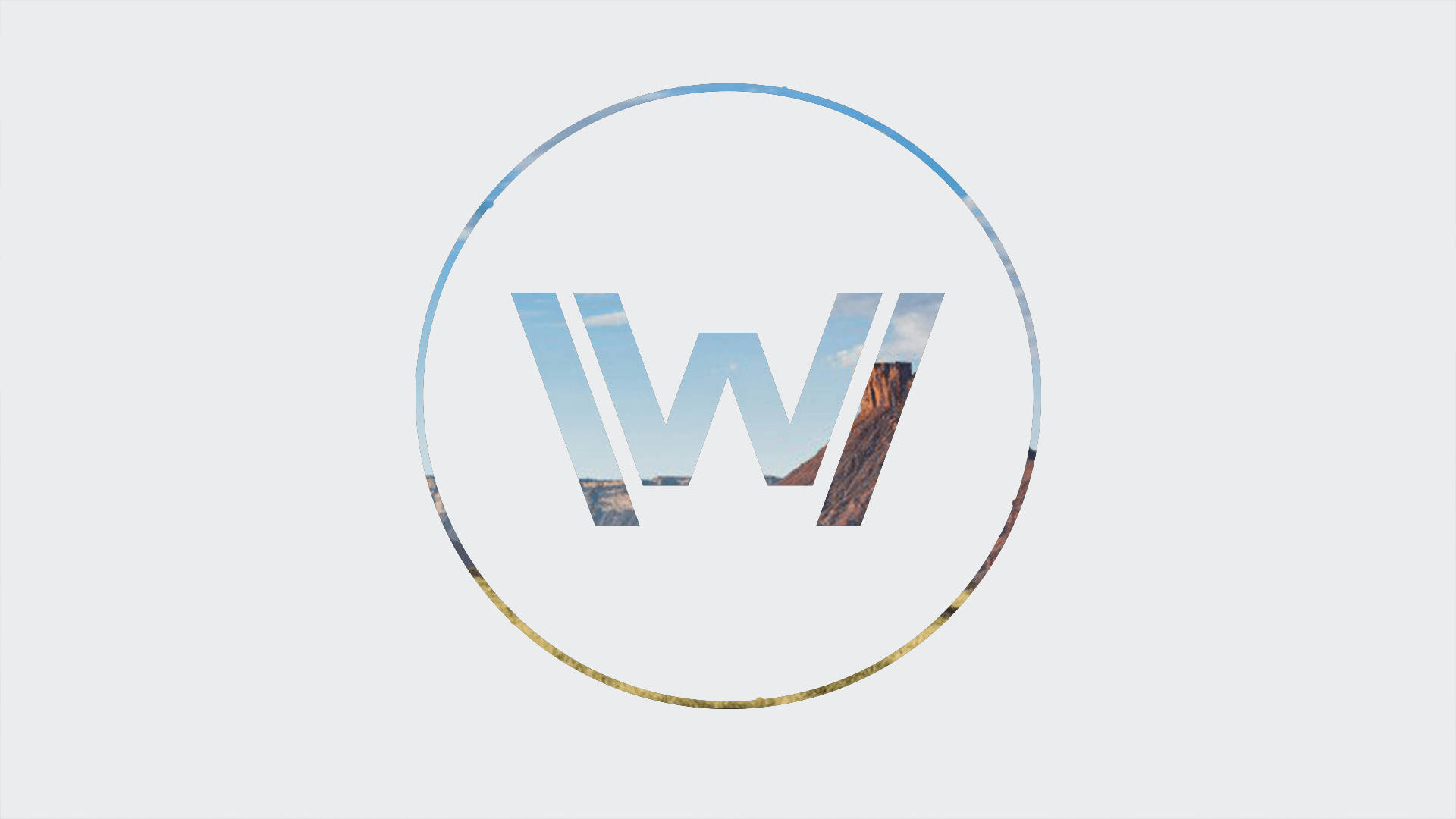 Westworld 桌布 壁紙 — 一個風格化的字母W，充滿沙漠峽谷和天空圖像，被漸變環包圍。