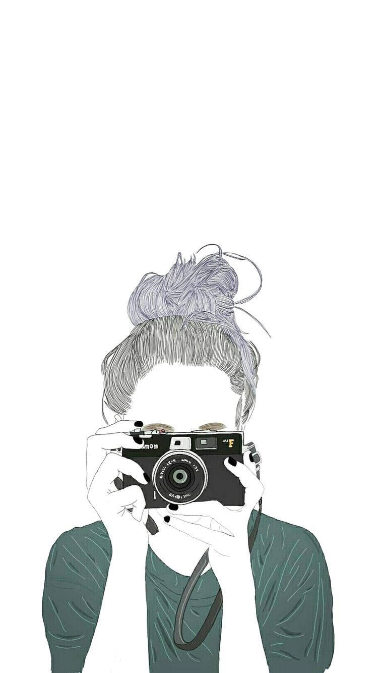 Aesthetic Drawings 桌布 壁紙 — 一個風格化的插圖，描繪一位灰髮盤髻的人，手持相機貼近臉部，背景為純白色。