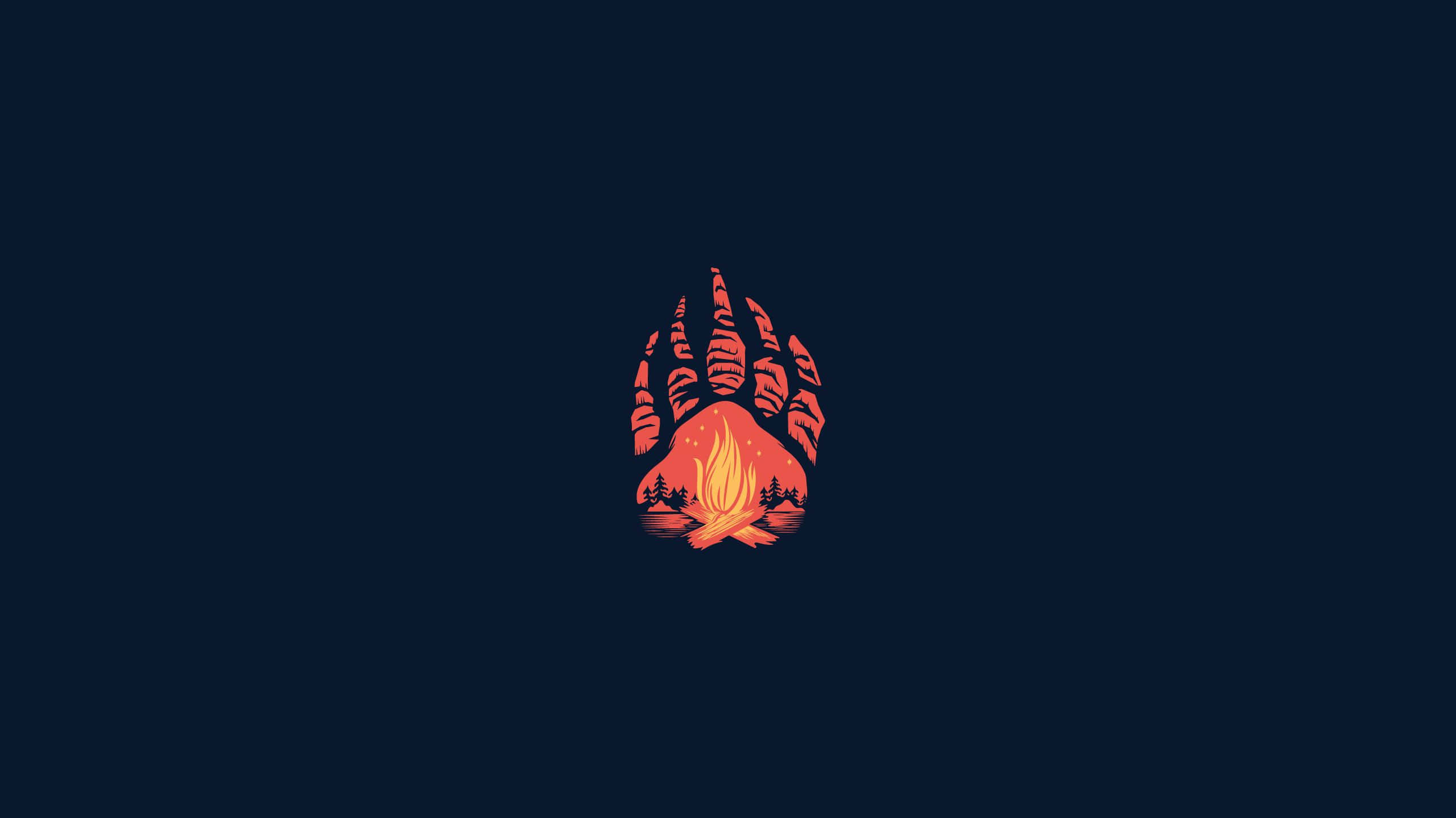 Campfire 桌布 壁紙 — 一個風格化的橙色熊掌印包含一個營火，樹木襯托在深海軍藍色背景上。