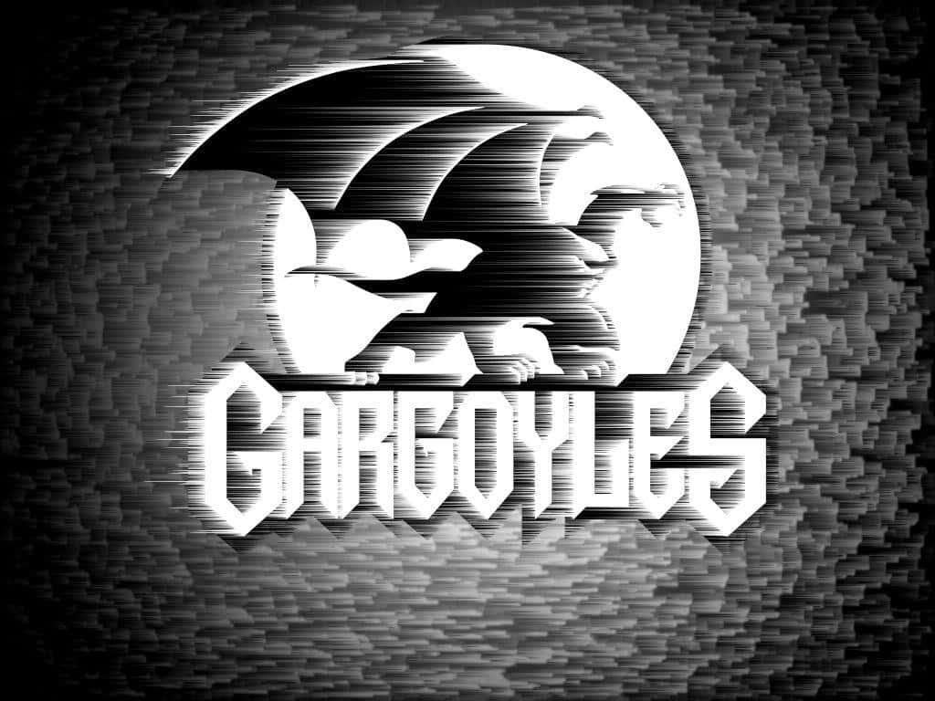 Gargoyle 桌布 壁紙 — 一個風格化的石像鬼標誌，帶有粗體字，置於有紋理的黑白背景上。