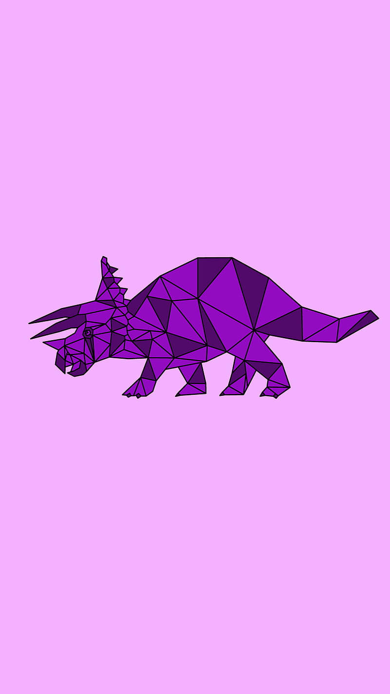 Kawaii Purple 桌布 壁紙 — 一個風格化的紫色三角龍，以幾何多邊形形狀呈現在柔和的粉紅色背景上。
